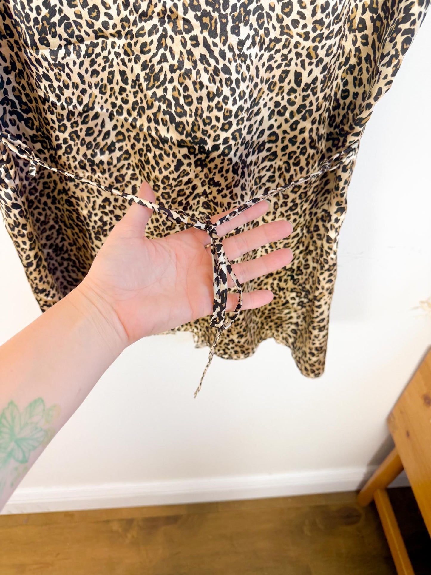 Vintage Leopard Print Blouse with Front Tie (Size L)