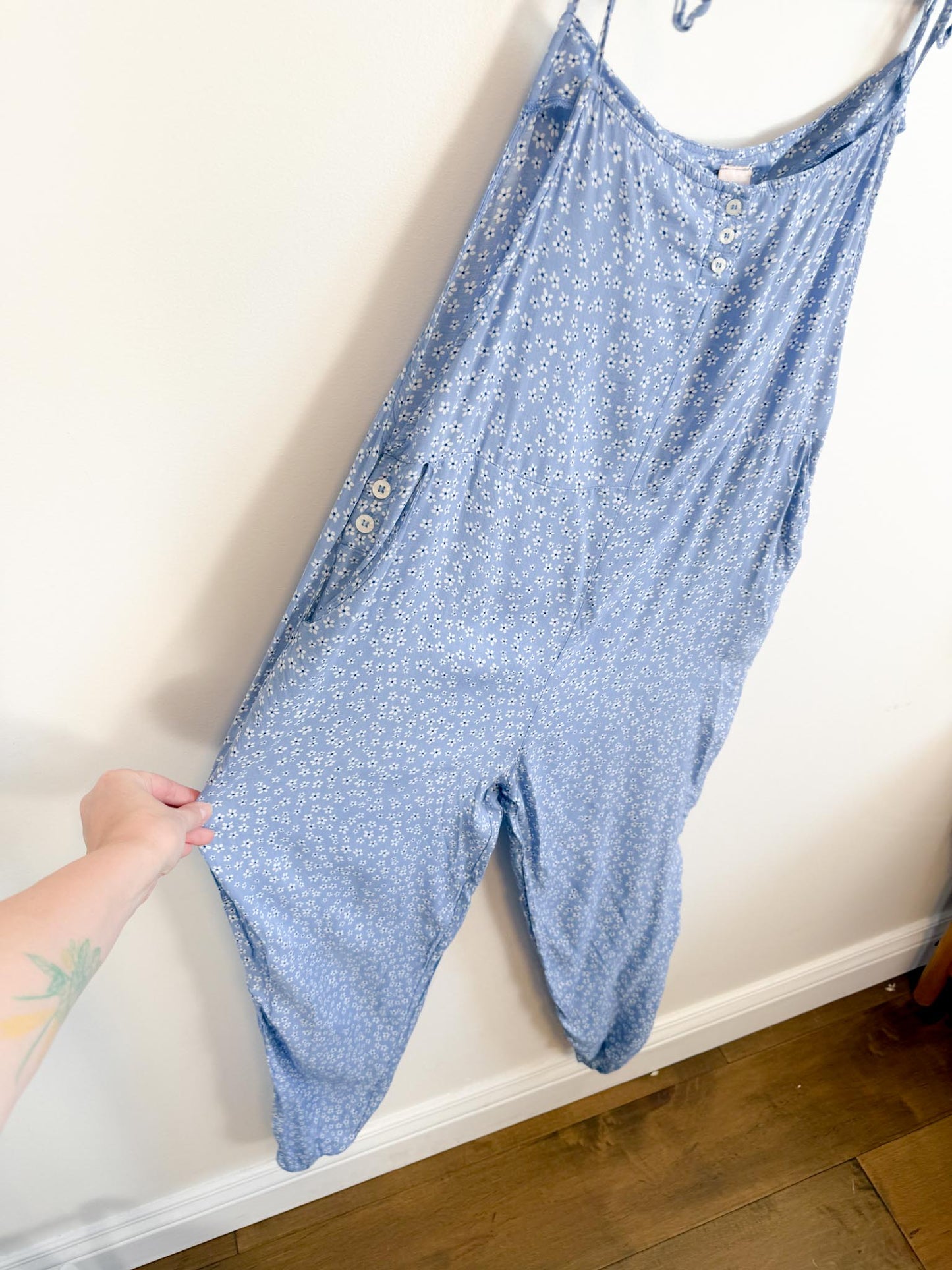Smash & Tess Blue Floral "Jillyalls" Romper (Size M)