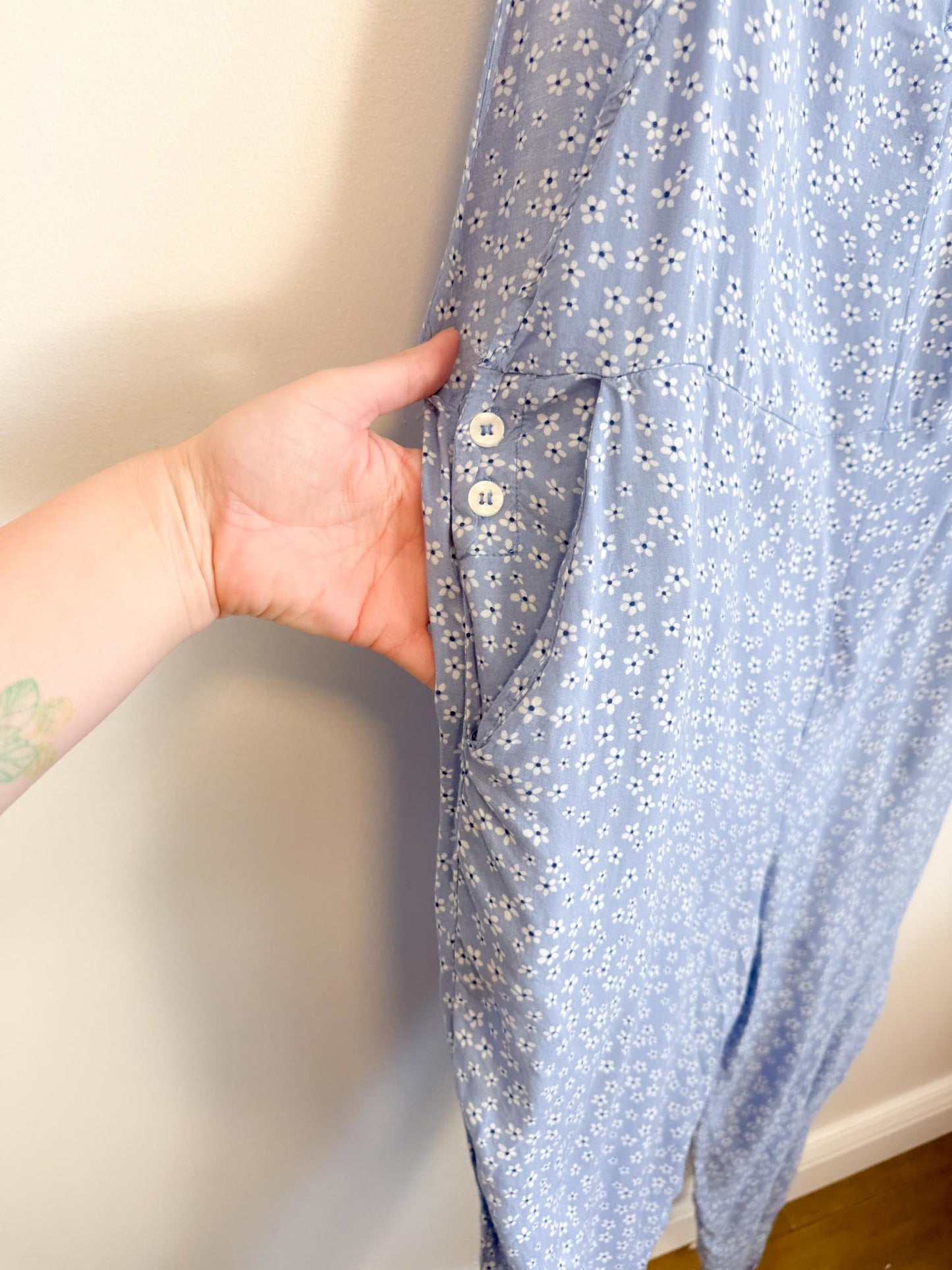 Smash & Tess Blue Floral "Jillyalls" Romper (Size M)