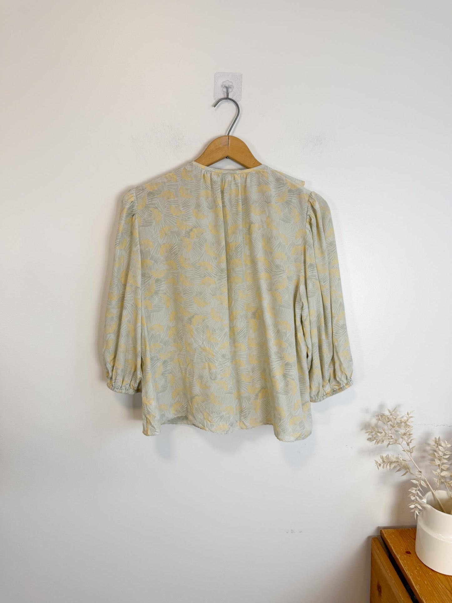 Wilfred Silk Ruffle Collar Blouse in Pastel Green/Yellow (Size M)