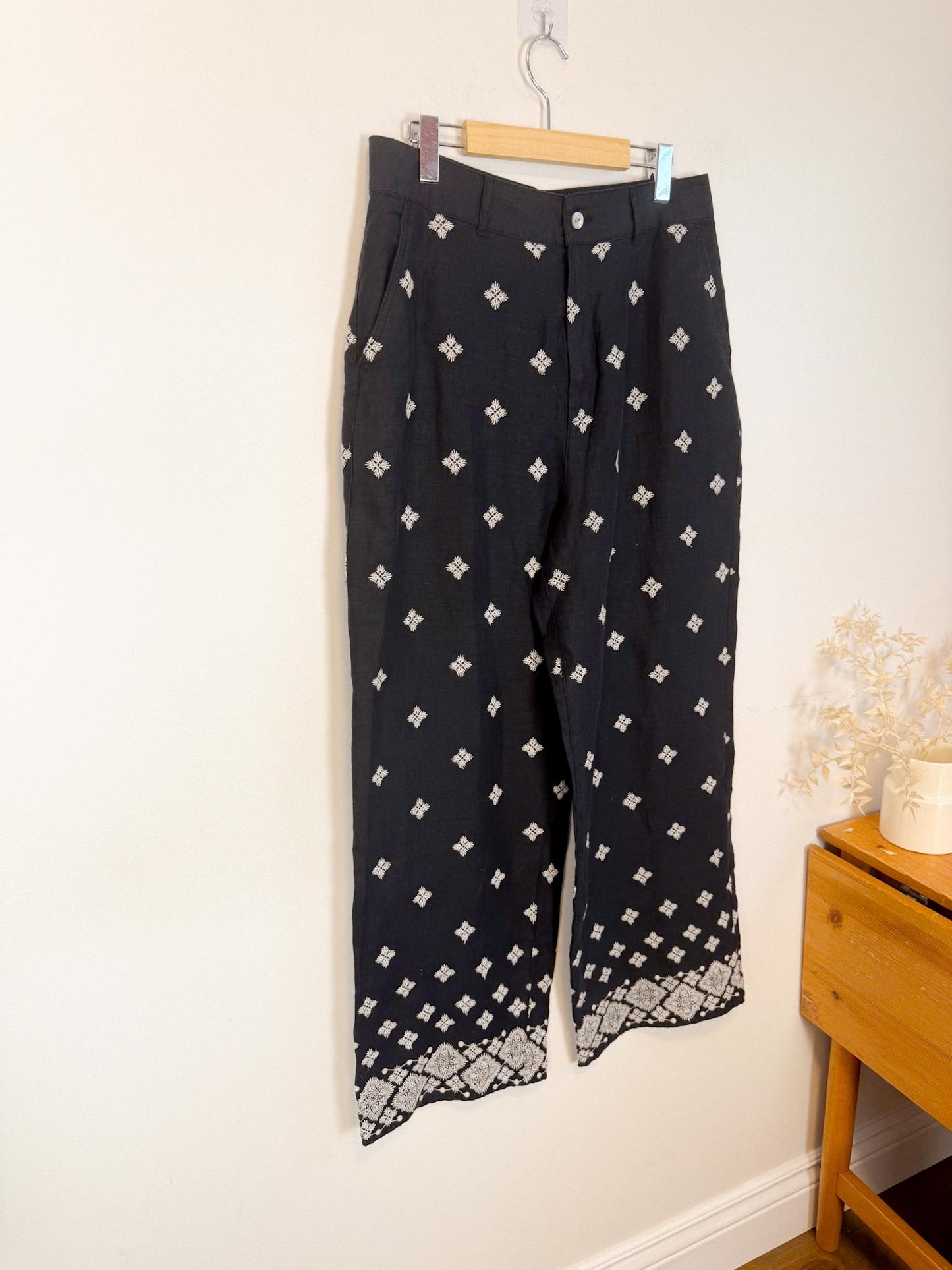 Rachel Zoe Embroidered Wide Leg Linen Pants in Black (Size 12)