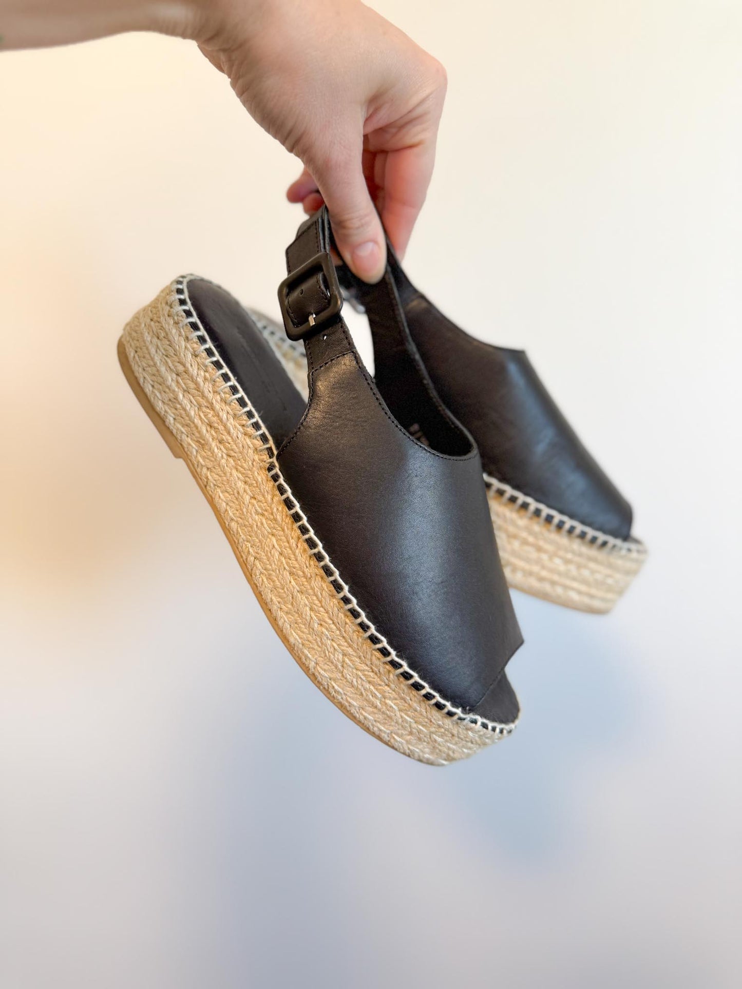Vagabond "Celeste" Slingback Espadrille Slides in Black Leather (Size 6)