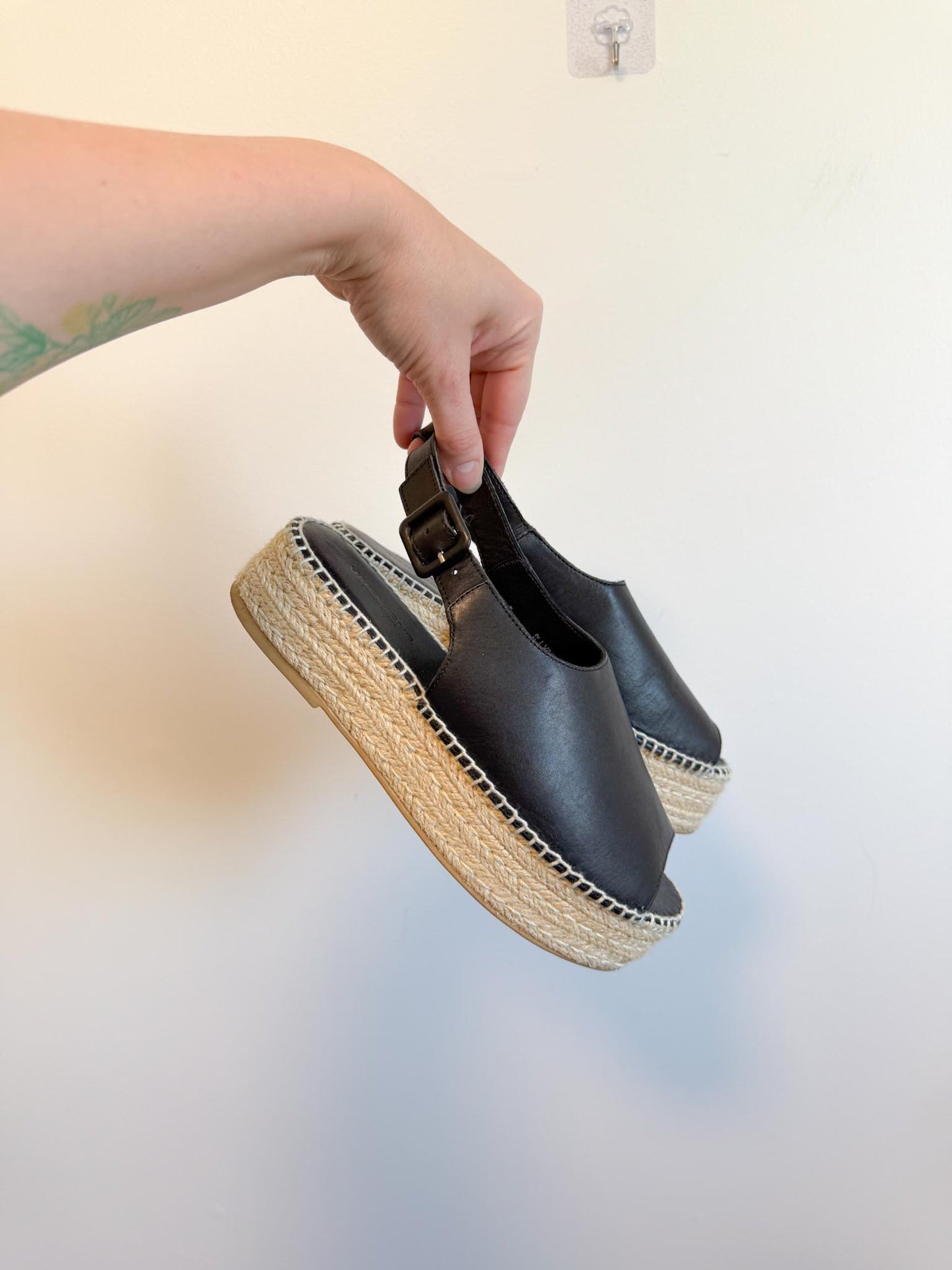 Vagabond "Celeste" Slingback Espadrille Slides in Black Leather (Size 6)