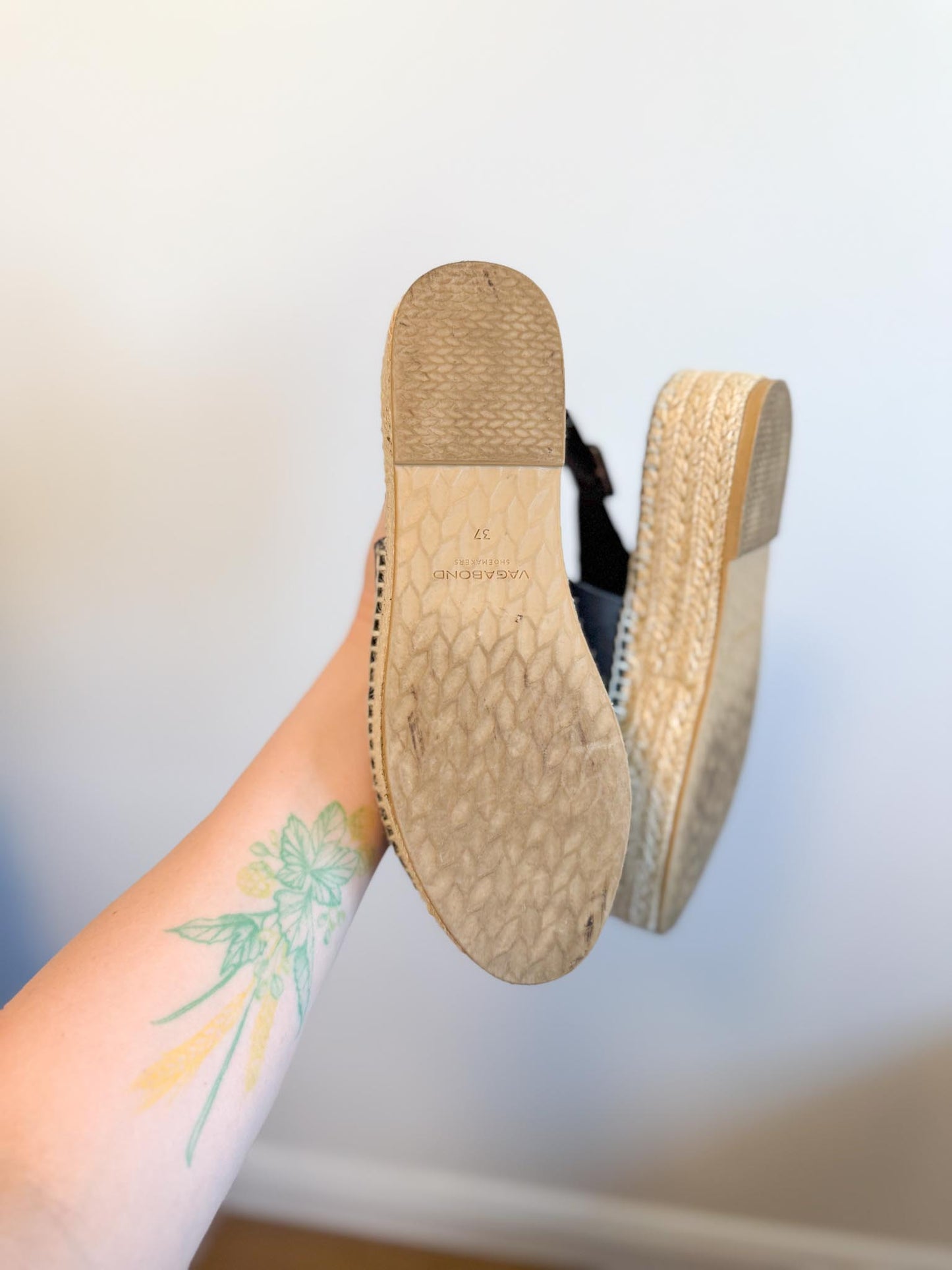 Vagabond "Celeste" Slingback Espadrille Slides in Black Leather (Size 6)
