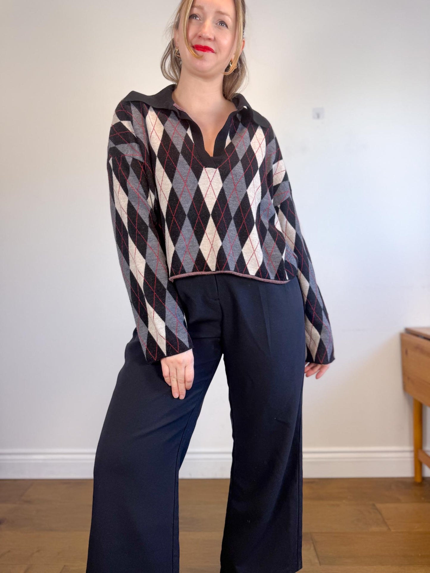 Argyle Collared Cropped Sweater in Black/Red/White (Size L/XL)