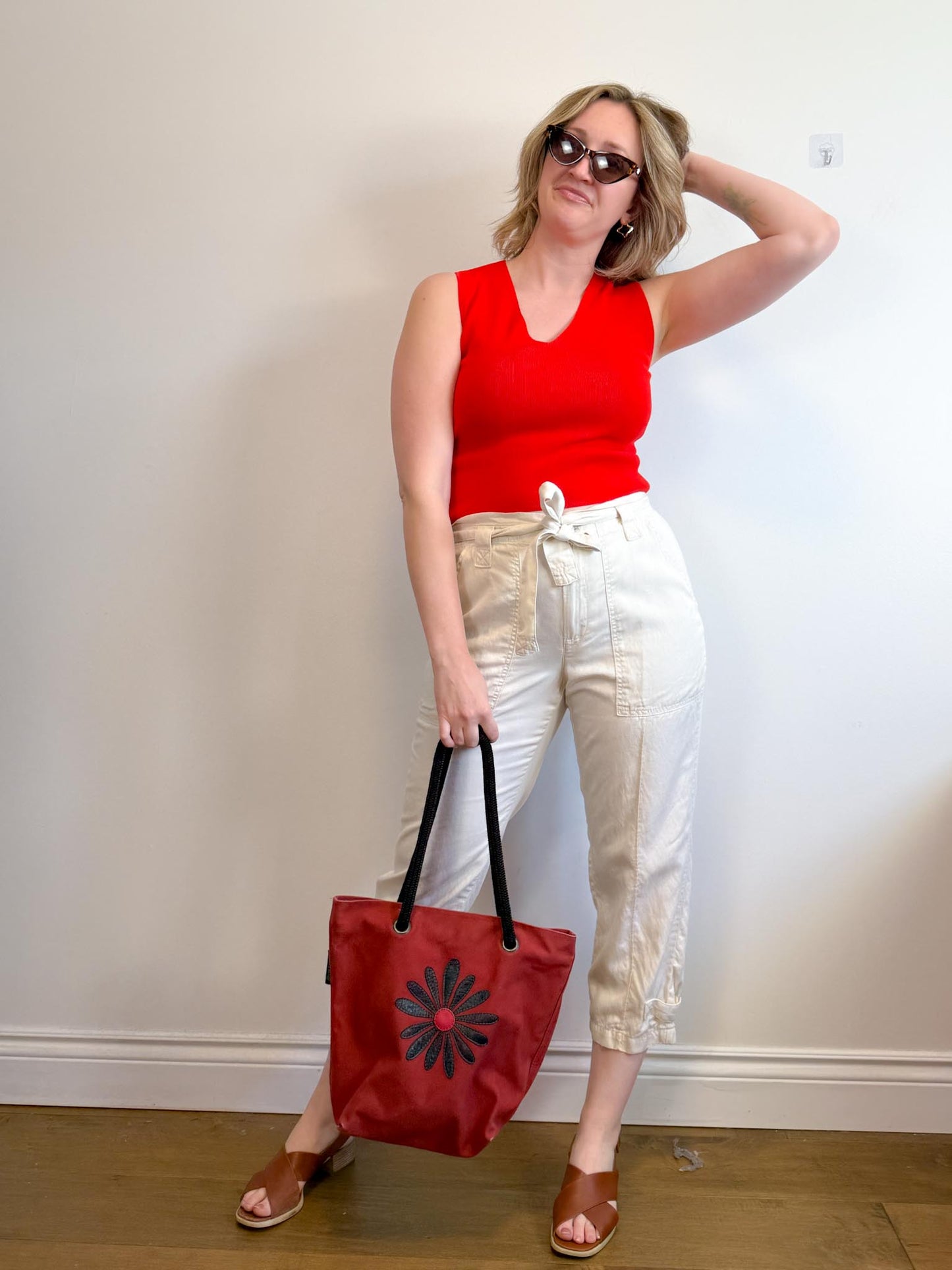 Banana Republic High Rise Cropped Cargo Pants in Cream (Size 12)
