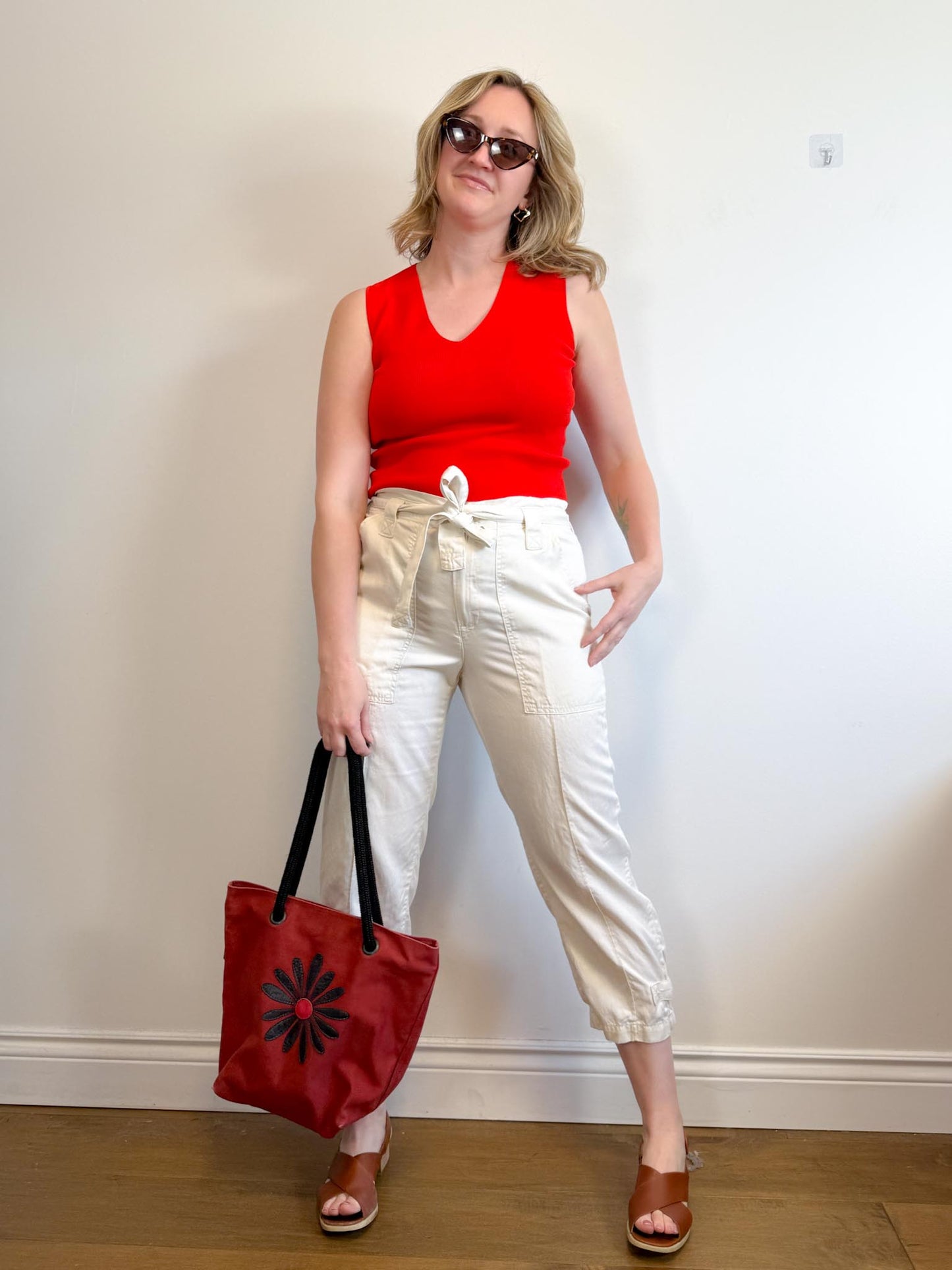 Banana Republic High Rise Cropped Cargo Pants in Cream (Size 12)