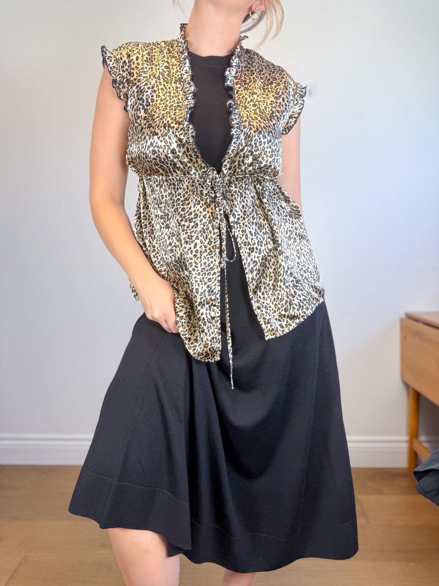Vintage Leopard Print Blouse with Front Tie (Size L)