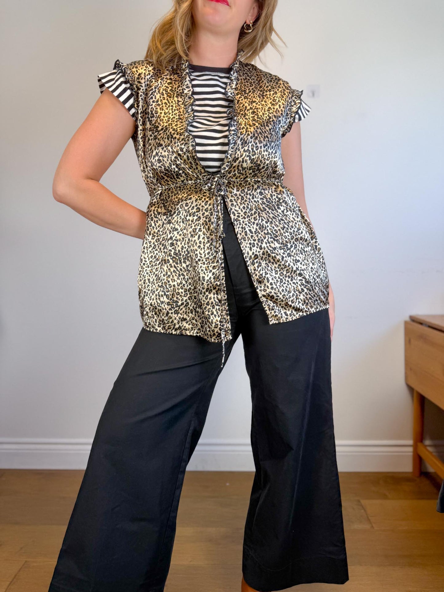 Vintage Leopard Print Blouse with Front Tie (Size L)