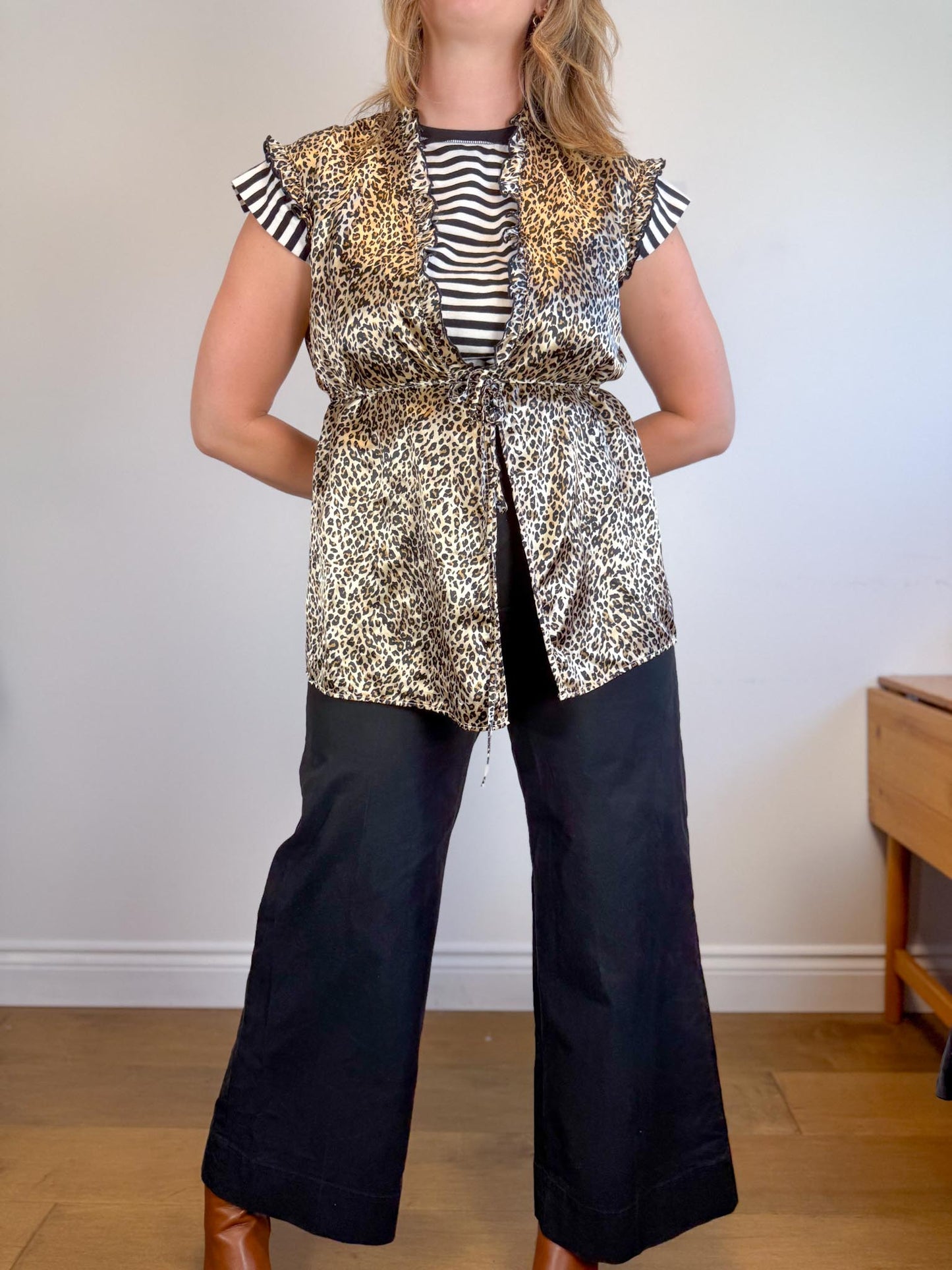 Vintage Leopard Print Blouse with Front Tie (Size L)