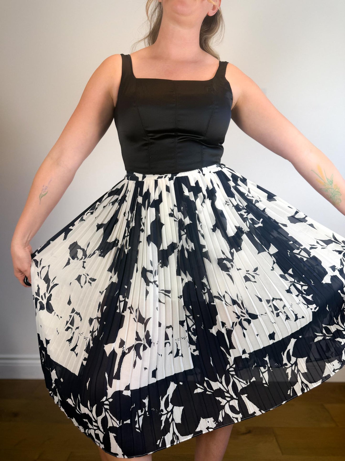 House of Harlow Black Satin Cropped Tank (Size M)