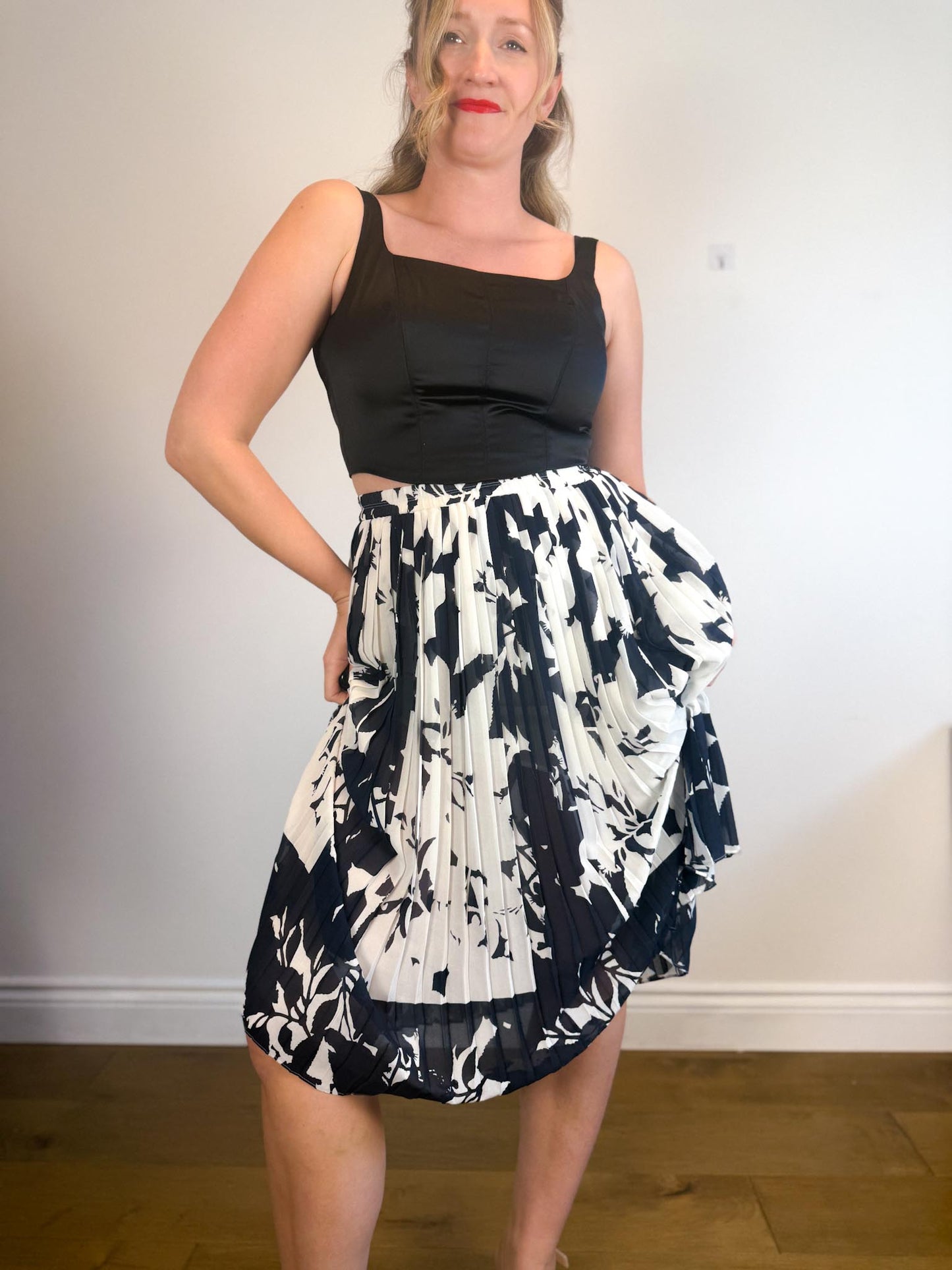 House of Harlow Black Satin Cropped Tank (Size M)