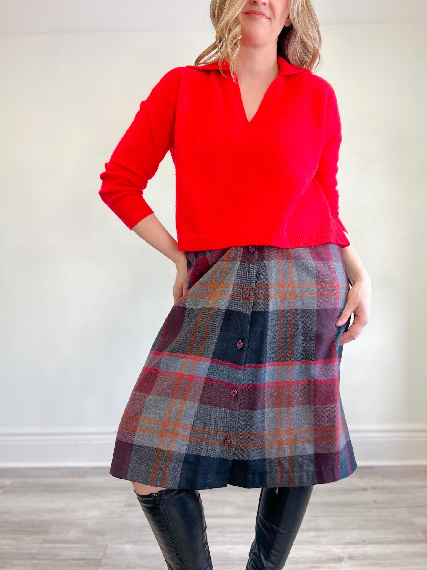 Vintage Plaid Wool Skirt in Black/Red/Grey (Size S)