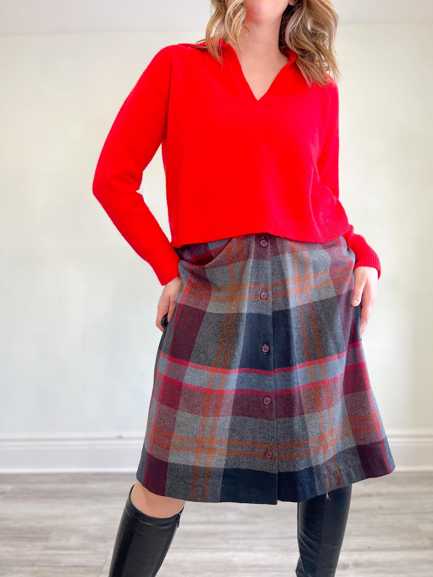 Vintage Plaid Wool Skirt in Black/Red/Grey (Size S)