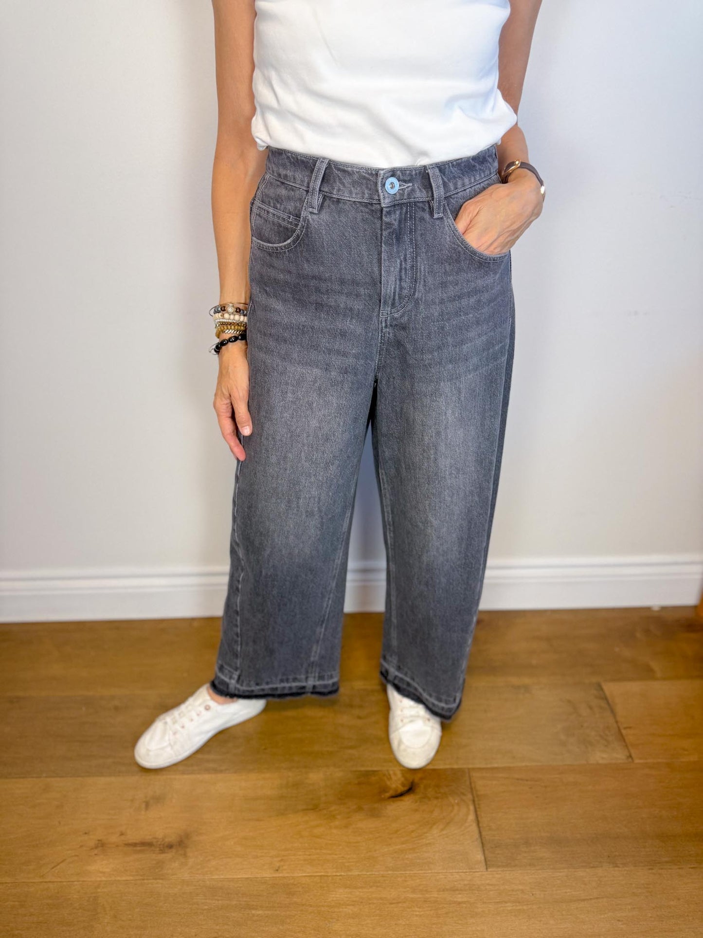 Fabrique Sustainable Barrel Leg Jeans in Faded Black Wash (Size S)