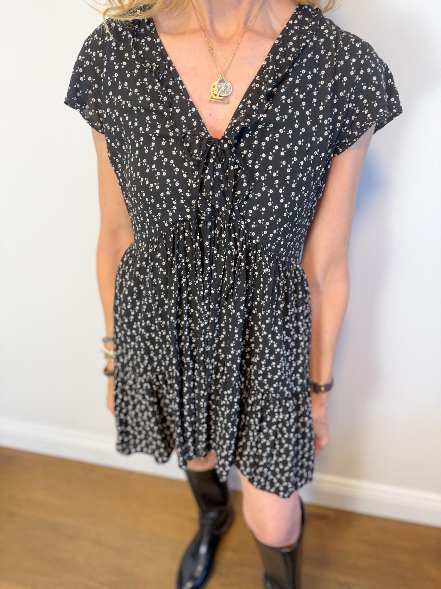 Auguste "Bella Frill Play Dress in Black/White Floral" (Size S)
