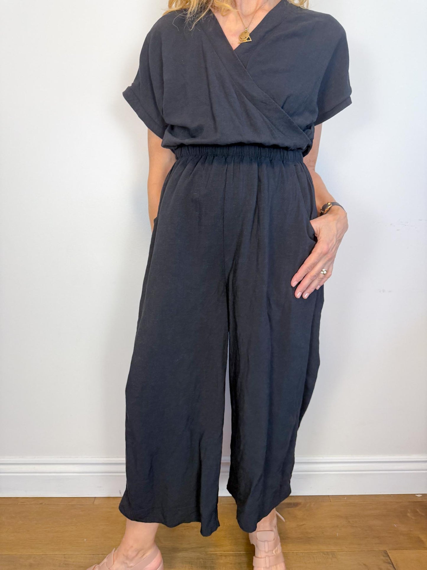 Melow Slow Fashion "Elka Jumpsuit in Black" (Size XS/S)