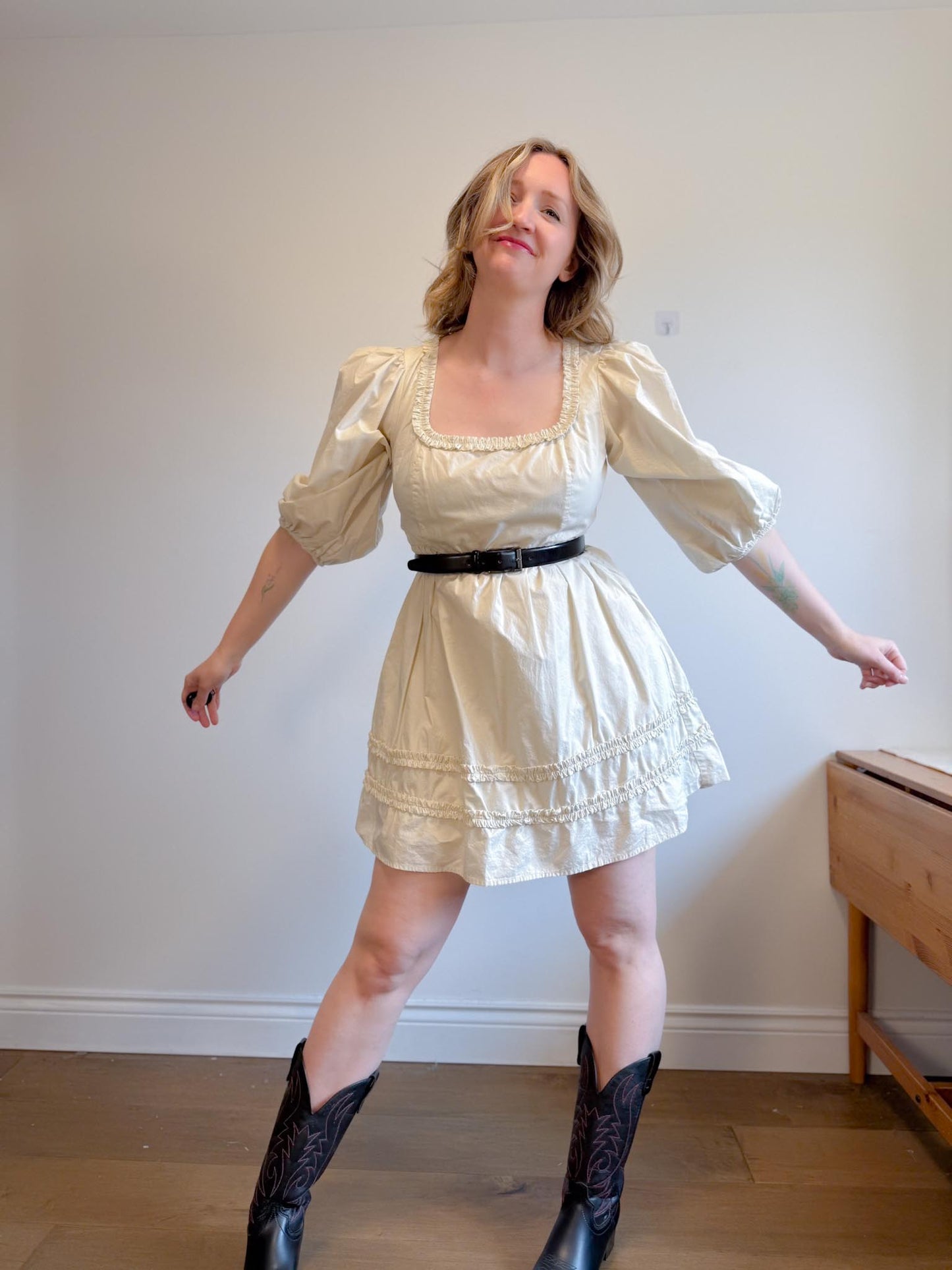 Gap Babydoll Puff Sleeve Mini Dress in Beige (Size L)