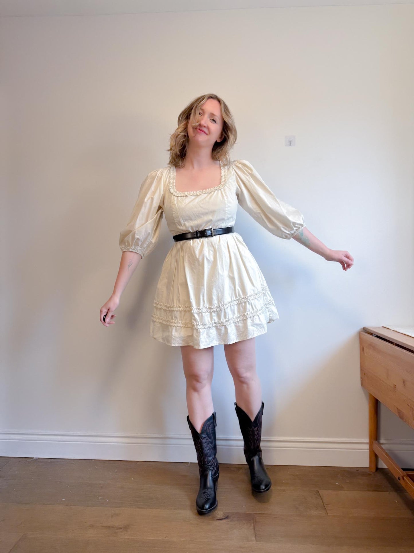 Gap Babydoll Puff Sleeve Mini Dress in Beige (Size L)