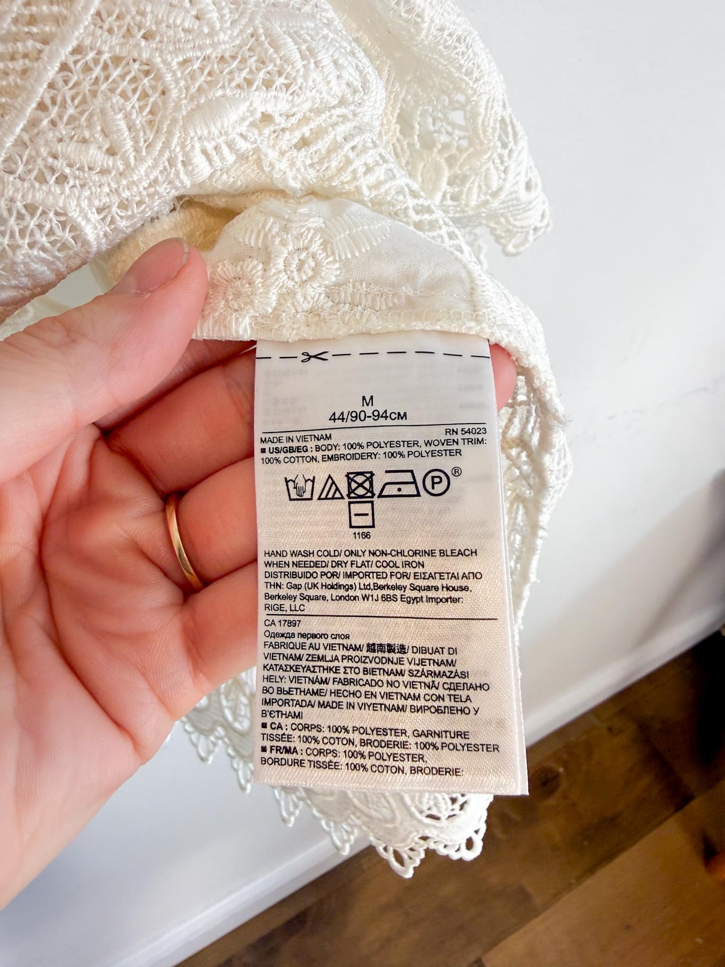 Banana Republic Crochet T-Shirt in Cream (Size M)