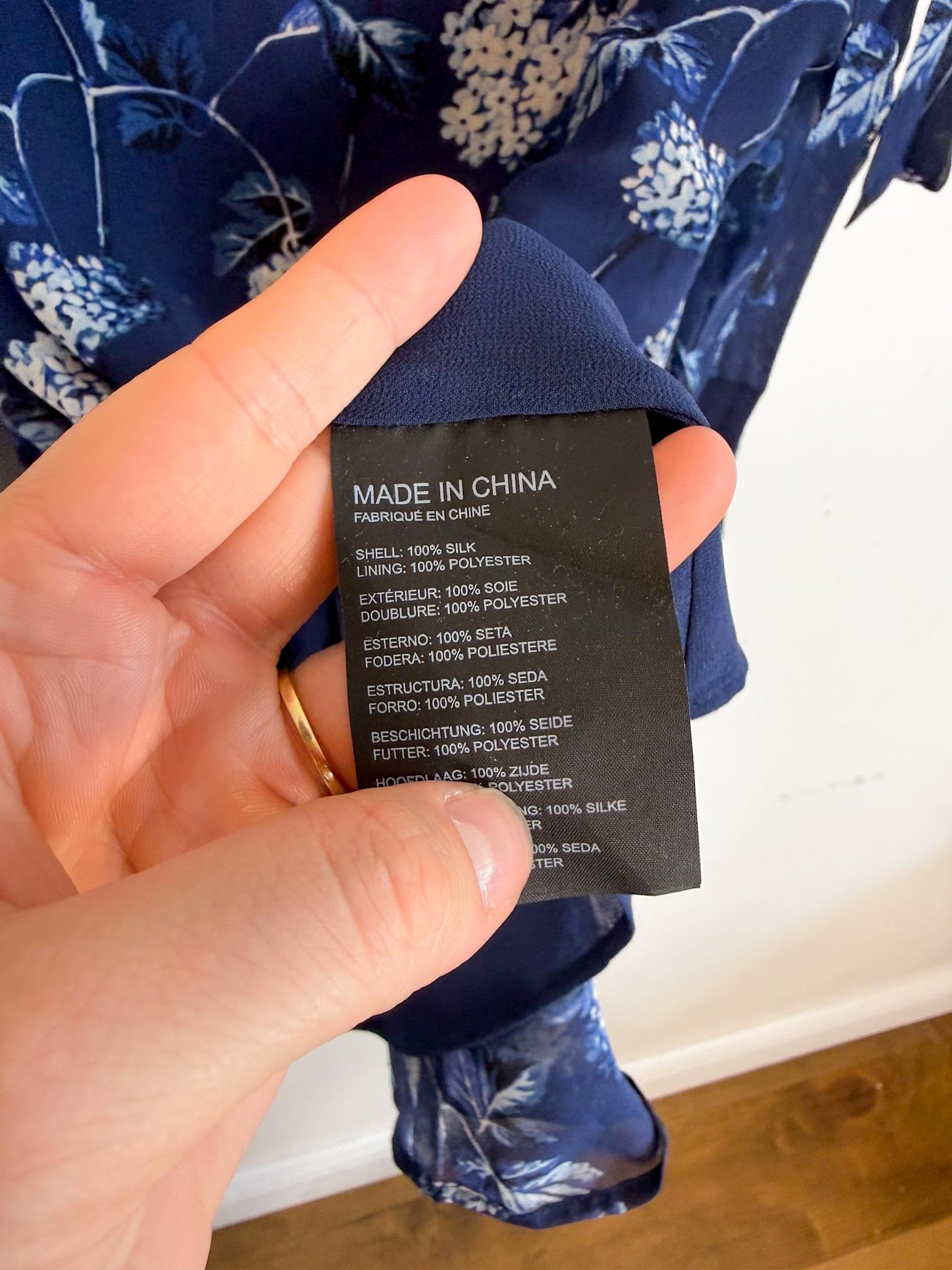 Club Monaco Silk Blouse with Cut Out Sleeves in Blue Floral (Size S)