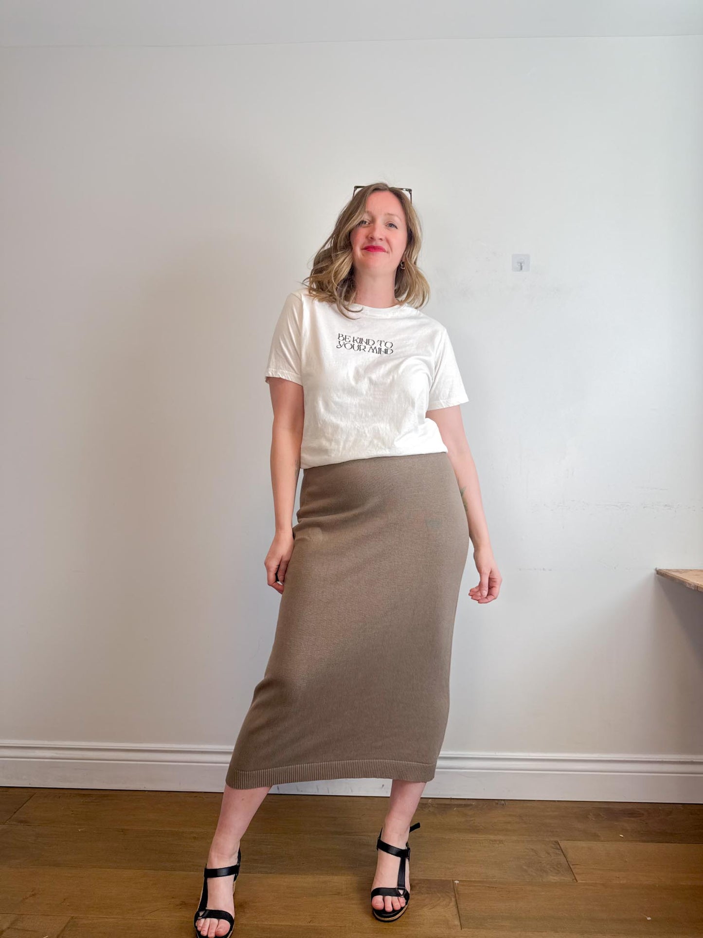 "Be Kind to Your Mind" T-Shirt in Off White (Size L)