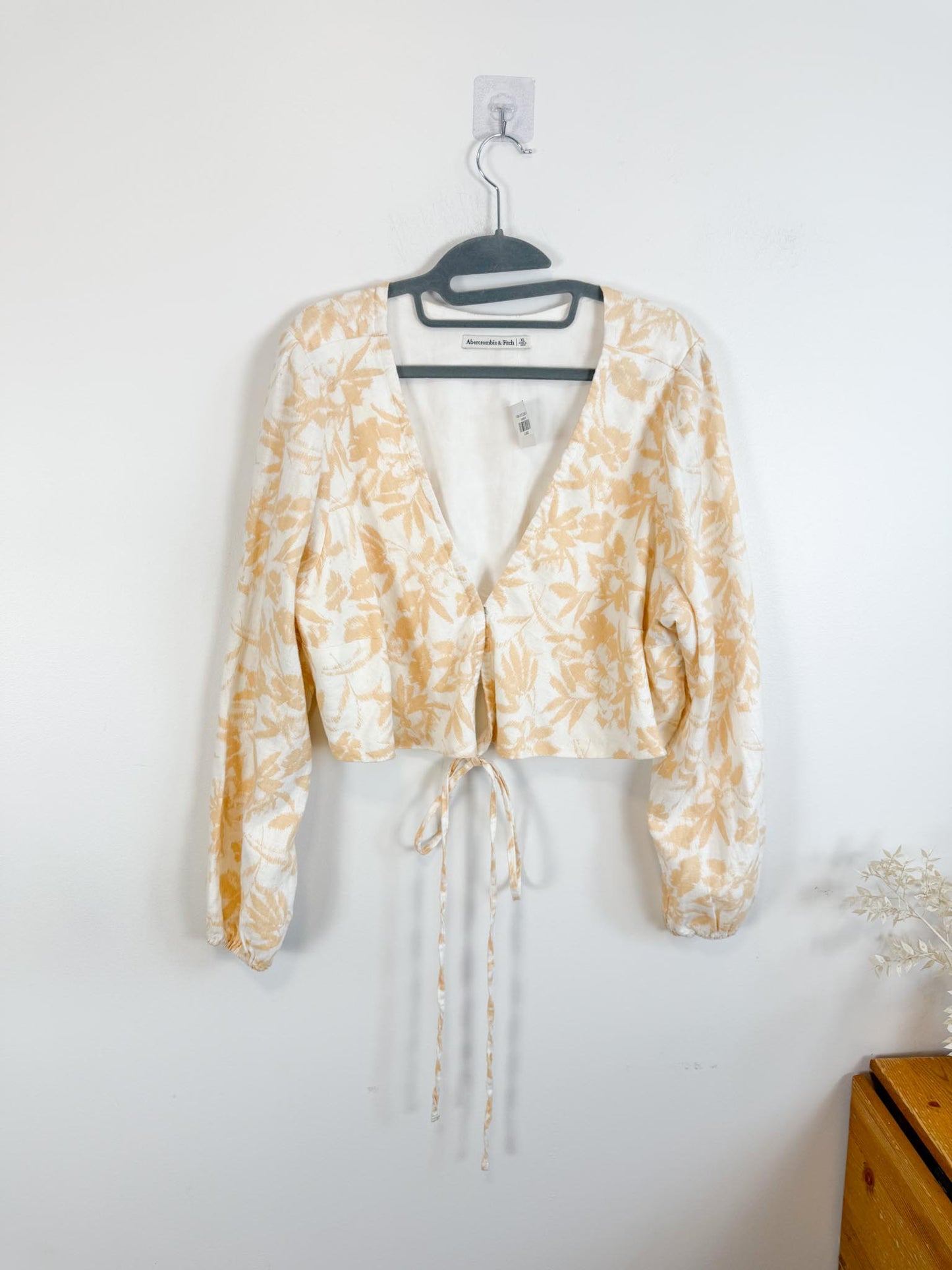 Abercrombie & Fitch Linen Cropped Floral Top with Front Tie NWT (Size XL)