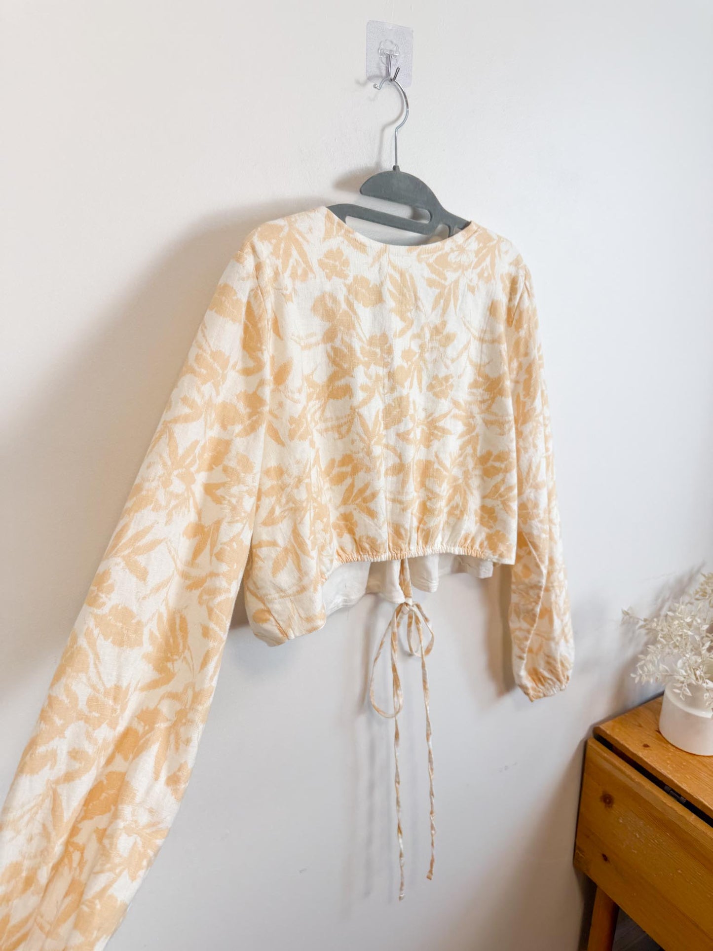 Abercrombie & Fitch Linen Cropped Floral Top with Front Tie NWT (Size XL)