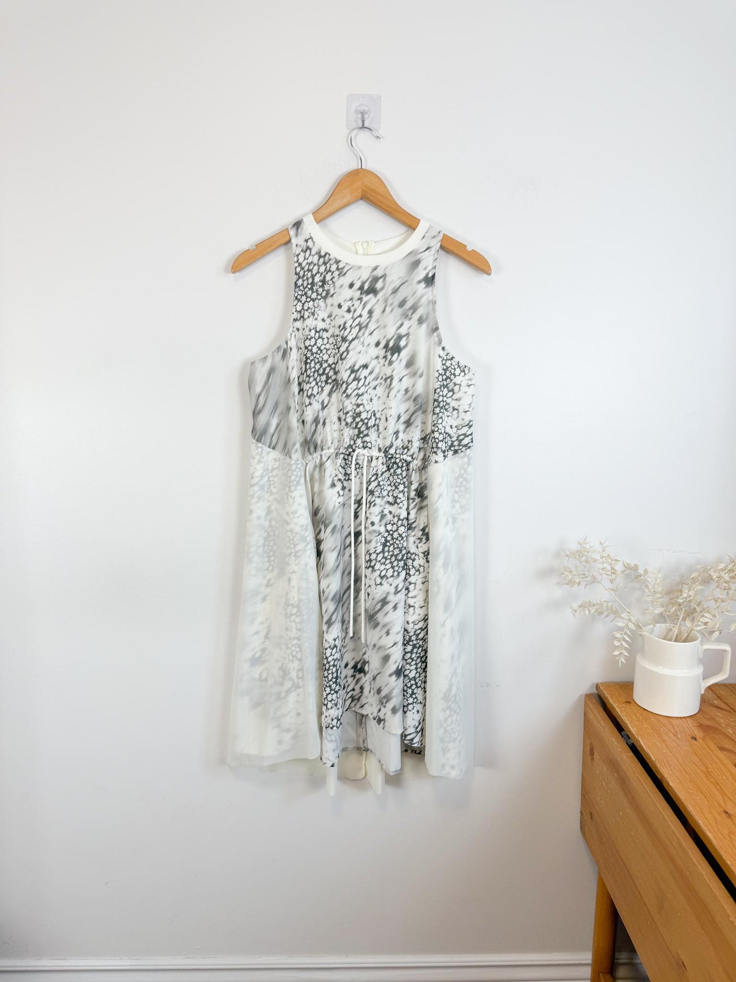 Lululemon "Mesh Overlay High-Neck Dress in White/Black" (Size L)