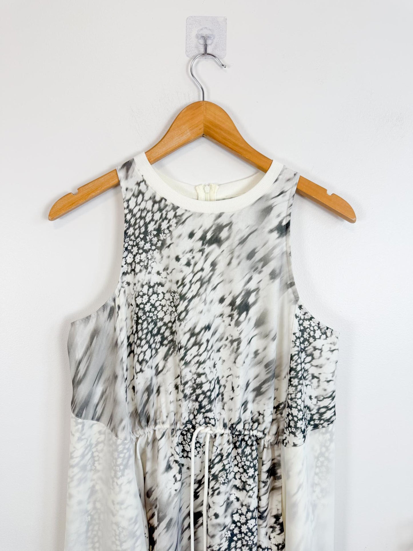 Lululemon "Mesh Overlay High-Neck Dress in White/Black" (Size L)