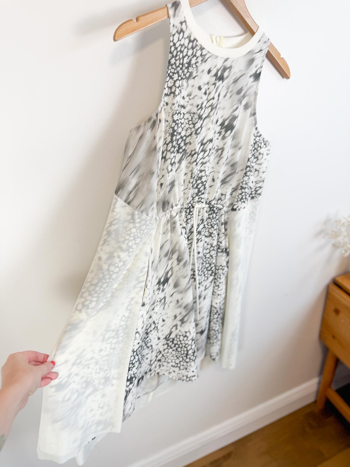 Lululemon "Mesh Overlay High-Neck Dress in White/Black" (Size L)