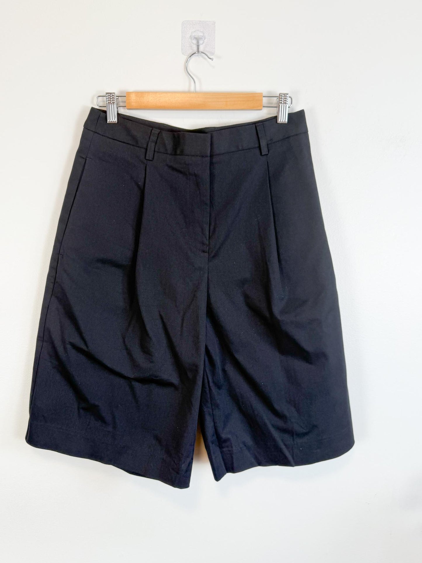 MATTEAU Designer "Long Chino Short in Black" (Size 6)