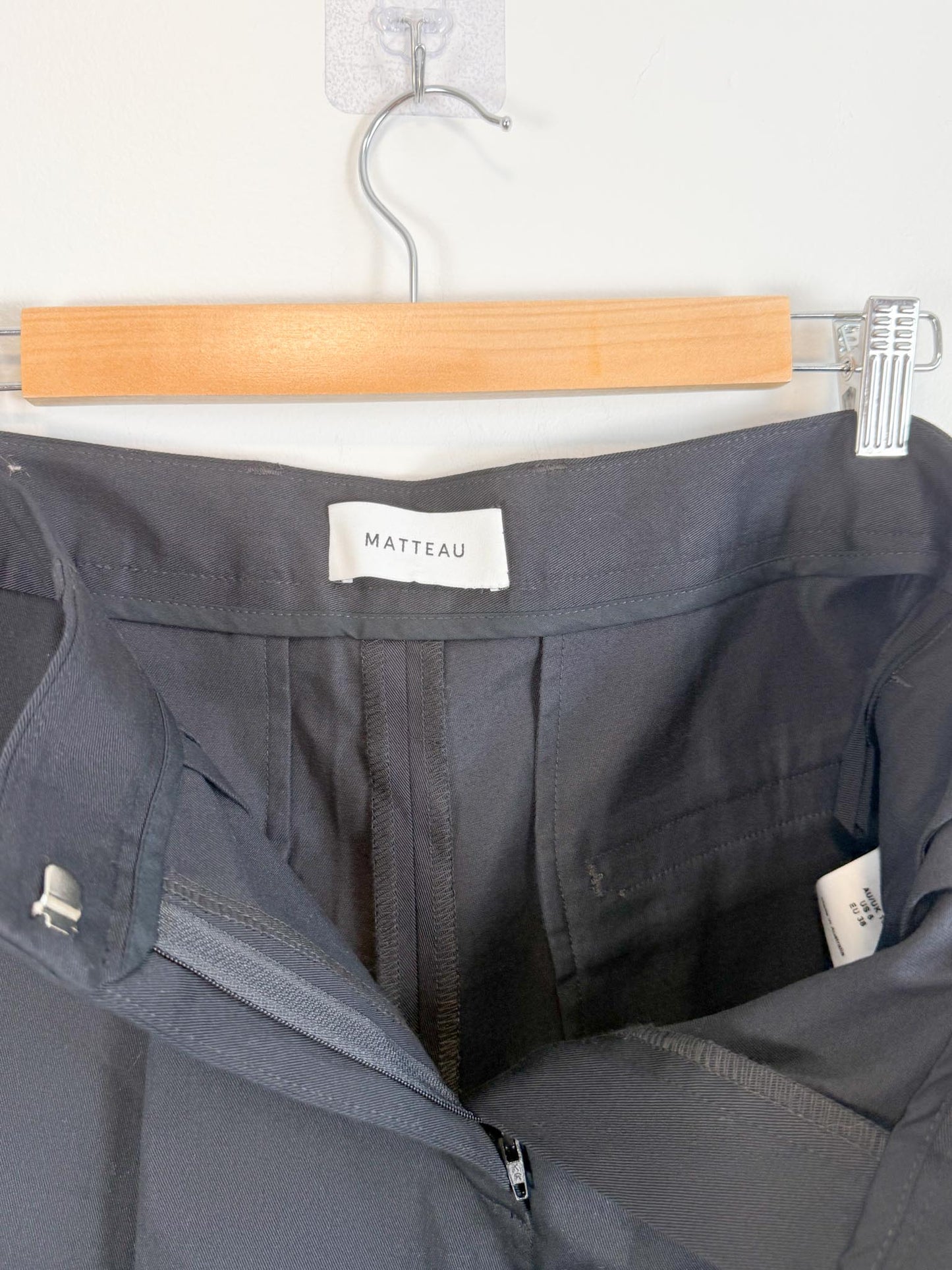 MATTEAU Designer "Long Chino Short in Black" (Size 6)
