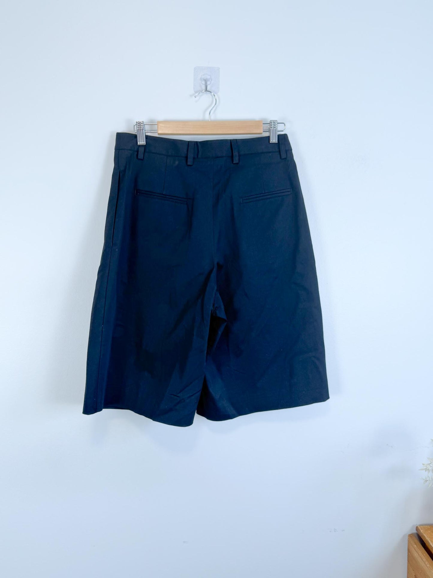 MATTEAU Designer "Long Chino Short in Black" (Size 6)