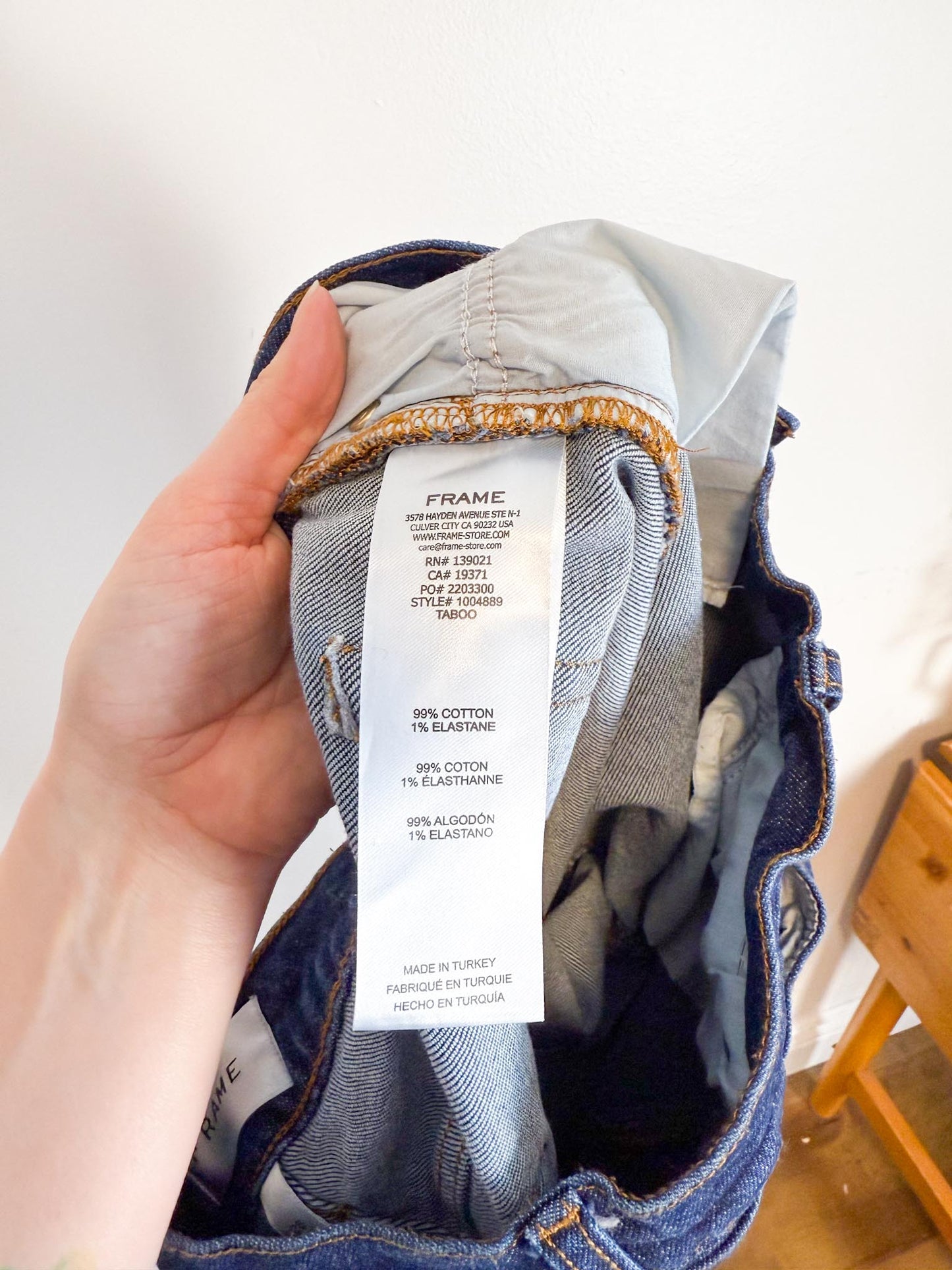 FRAME "The Borrowed Denim Jeans in Dark Wash" (Size 28)