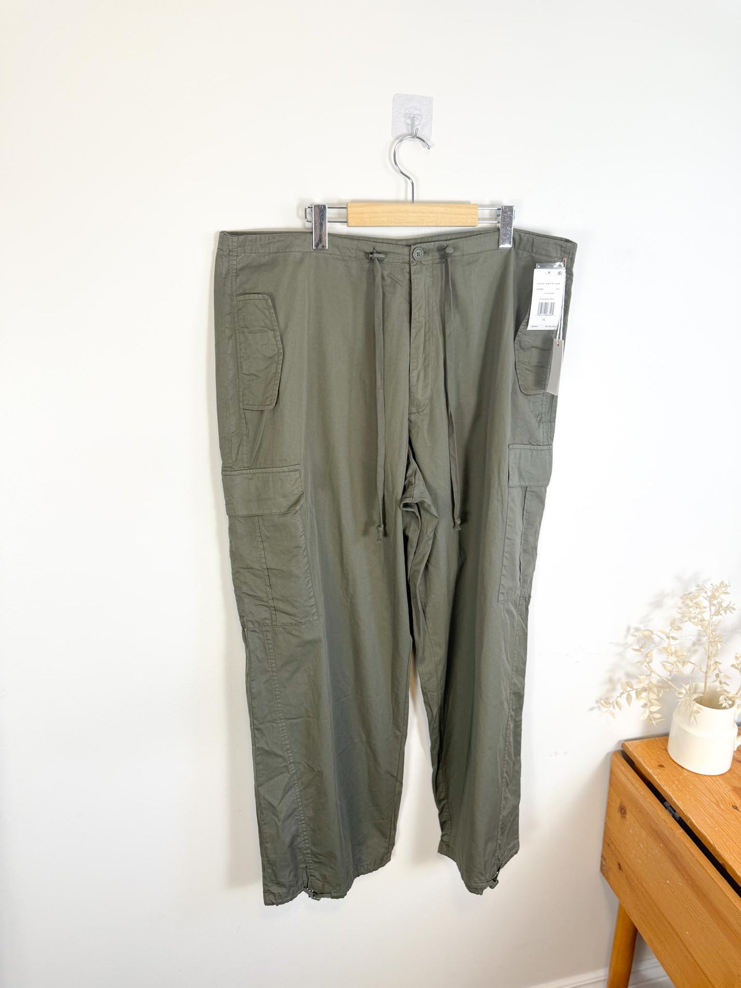 Good American "Parachute Pants in Fatigue" NWT (SIze XL)