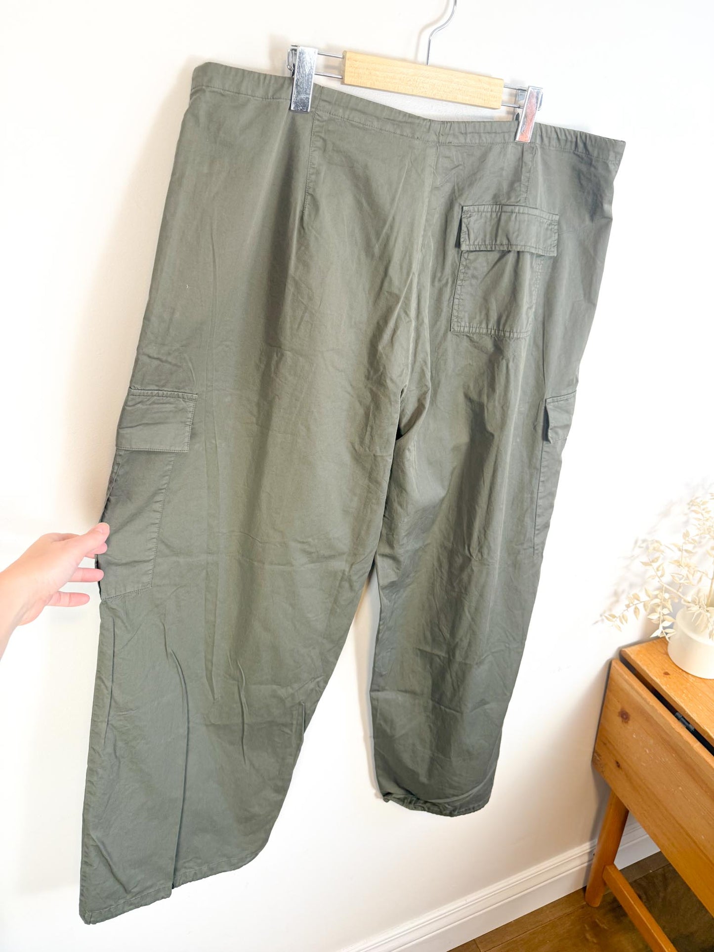 Good American "Parachute Pants in Fatigue" NWT (SIze XL)