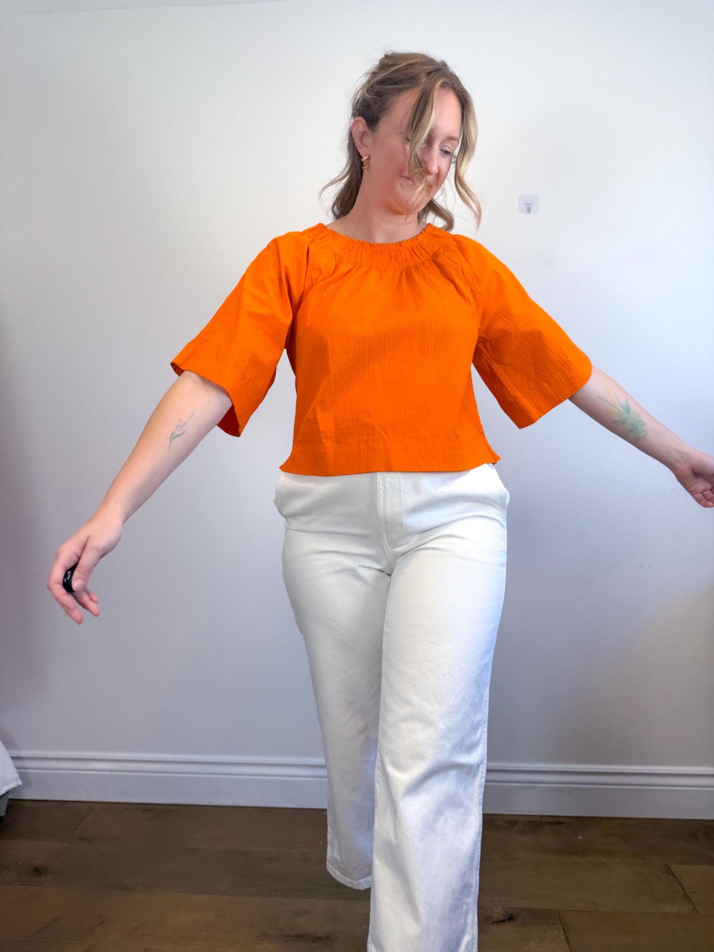 Everlane "The Seersucker Gathered Tee in Orange" (Size M)