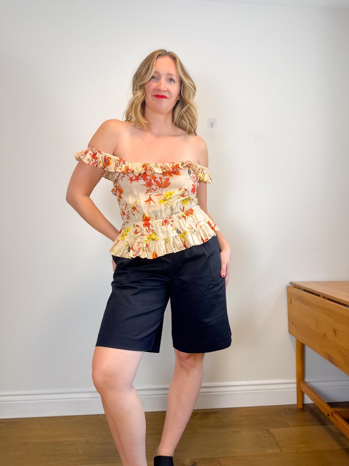 dRA Los Angeles Linen Ruffled Tank in Floral/Tucan Print (Size S)