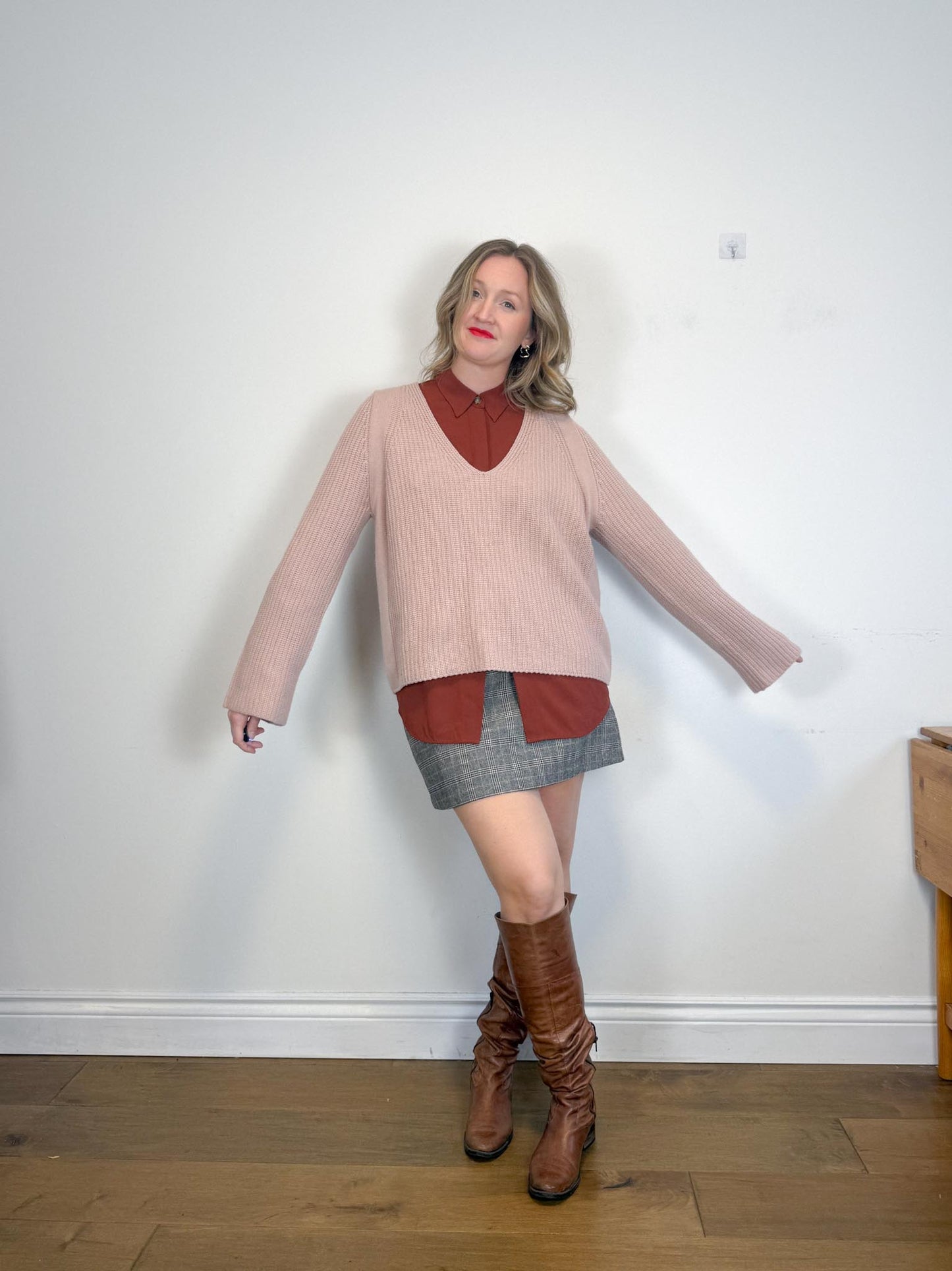 HELMUT LANG Designer Wool & Cashmere V-Neck Knit Sweater in Dusty Rose (Size L)