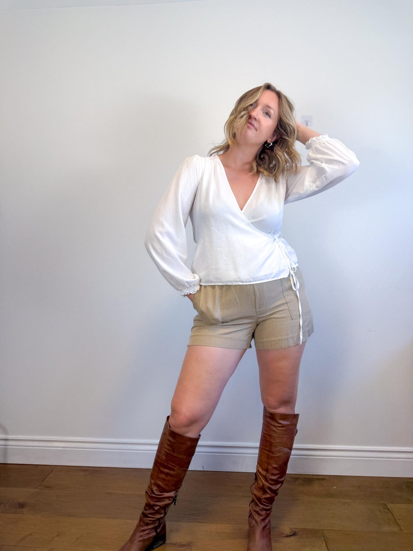 Banana Republic Shorts in Light Brown (Size L)