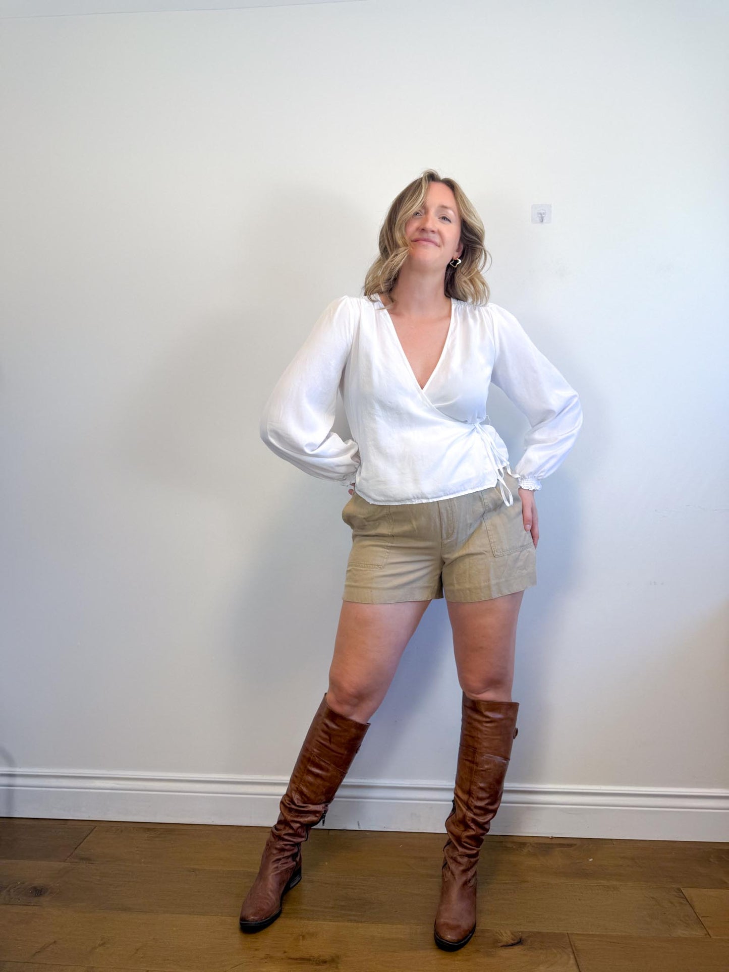 Banana Republic Shorts in Light Brown (Size L)