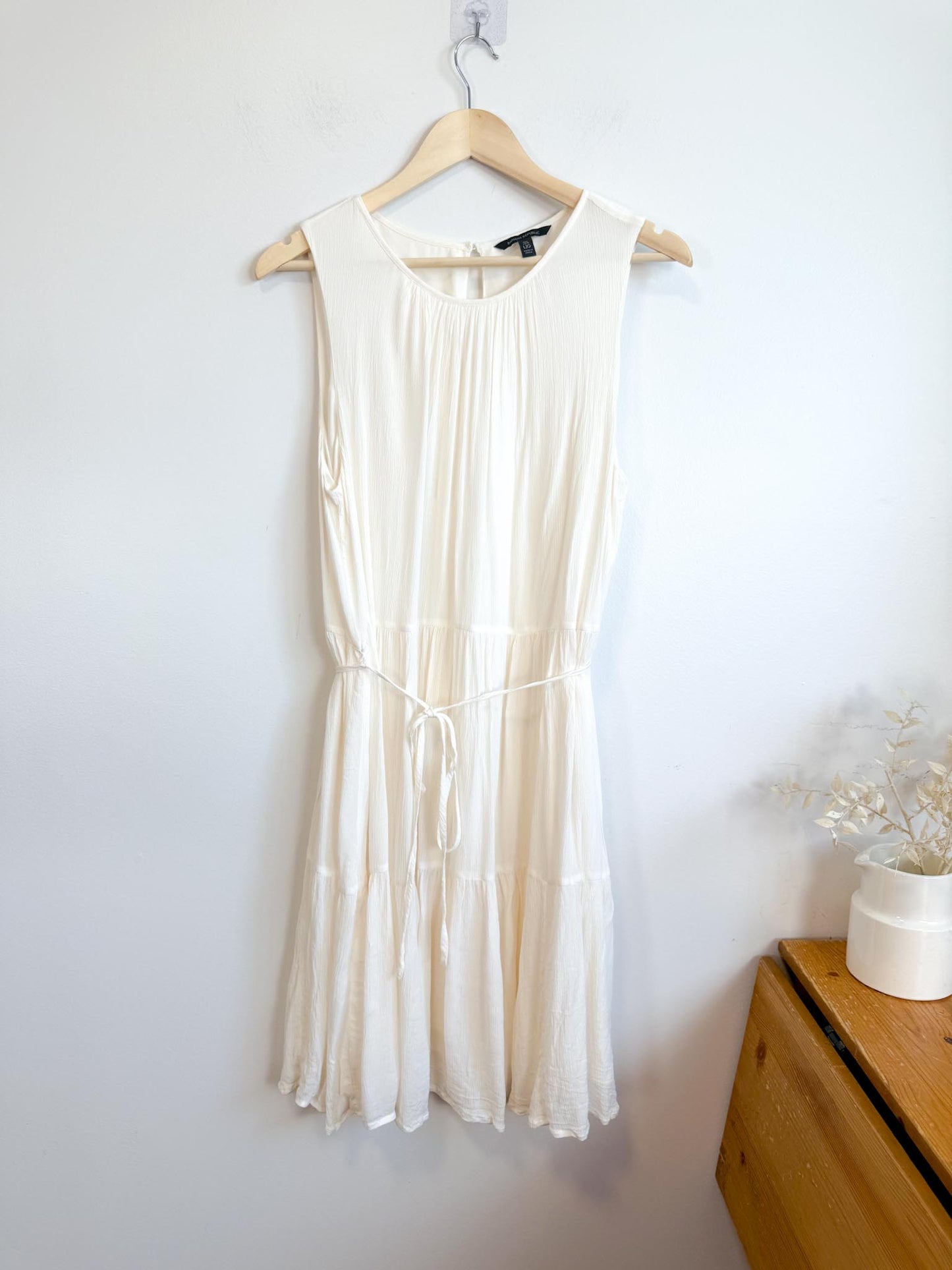 Banana Republic Tiered Mini Dress in White (Size L)
