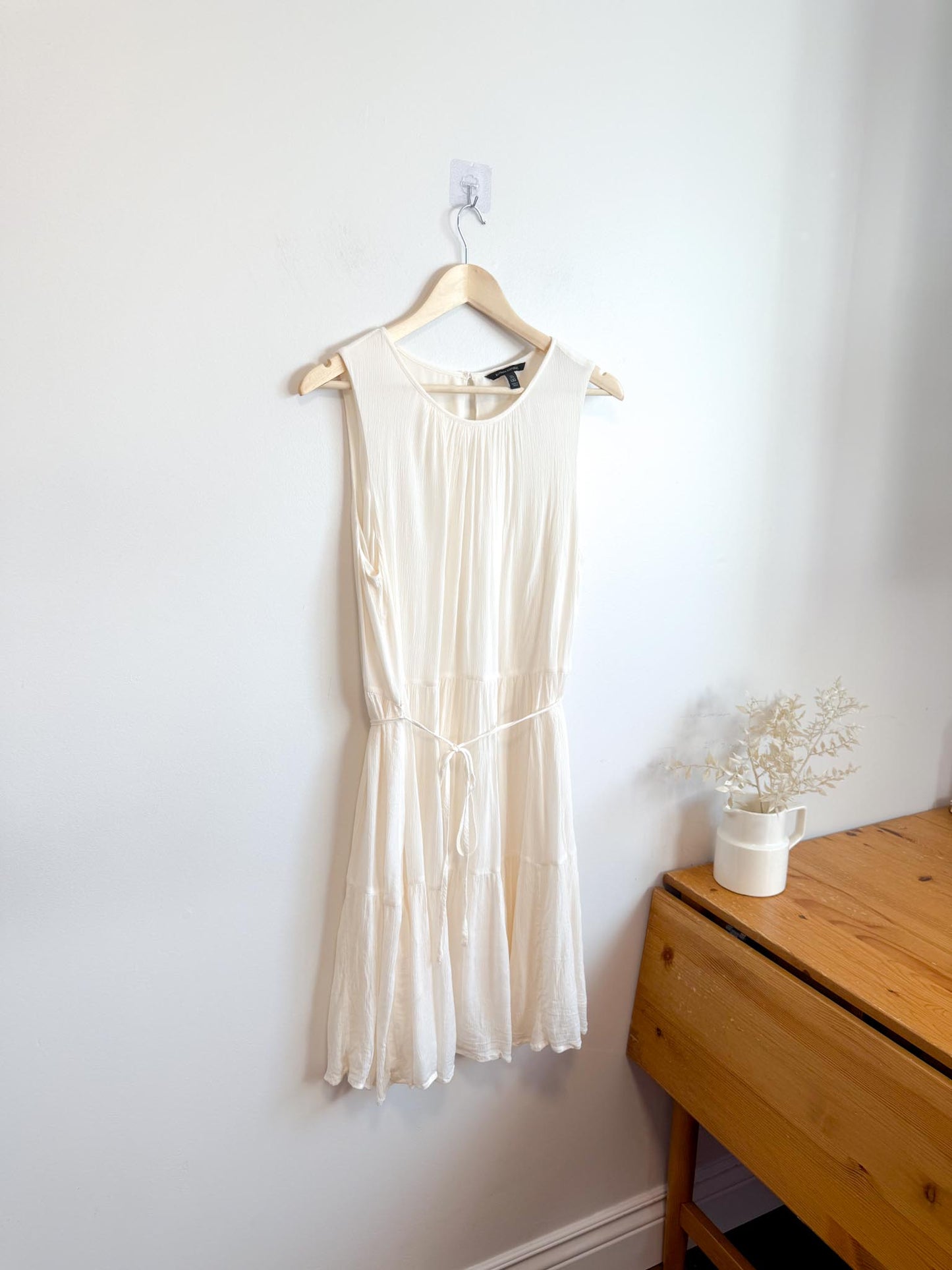 Banana Republic Tiered Mini Dress in White (Size L)