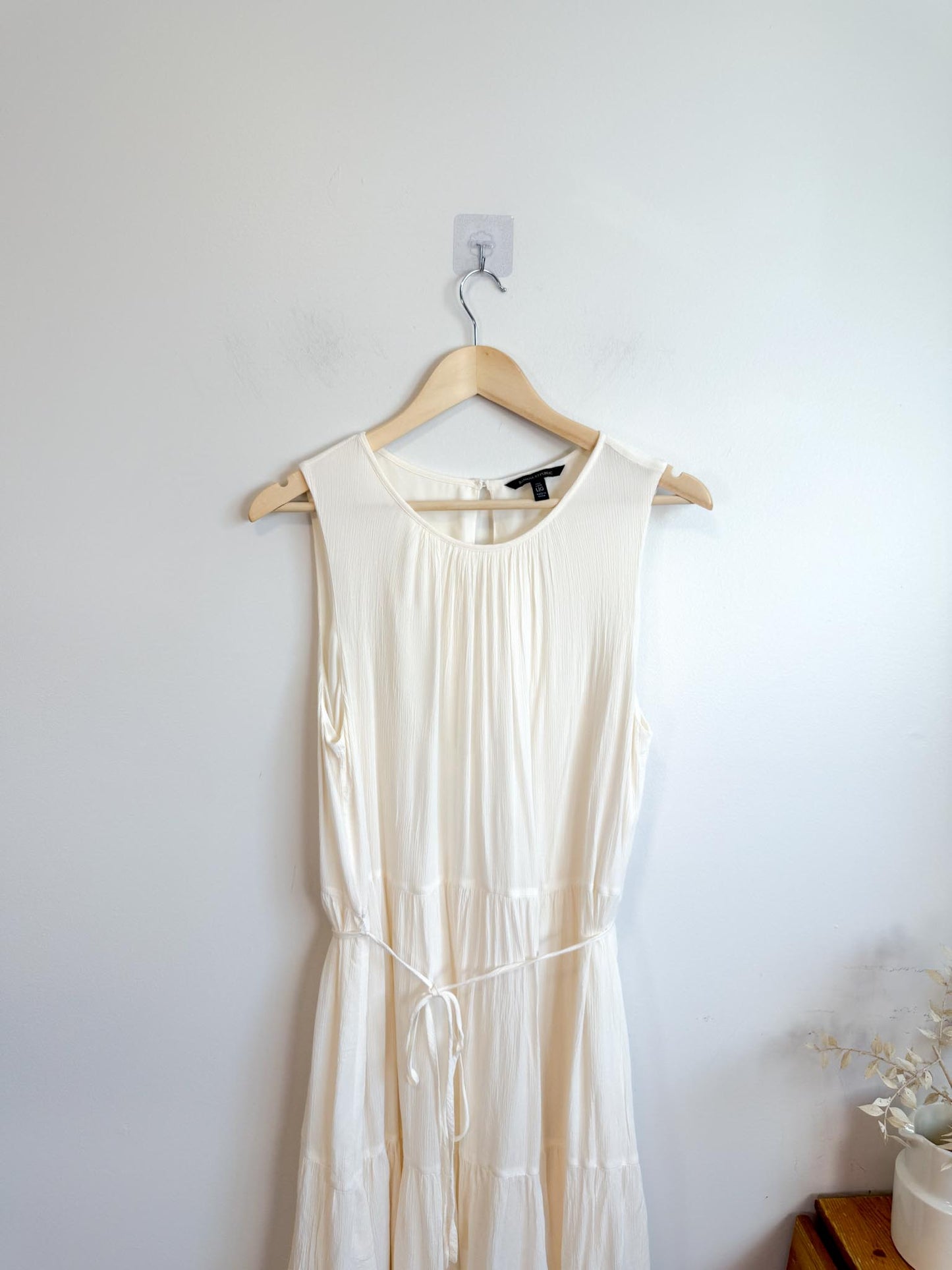 Banana Republic Tiered Mini Dress in White (Size L)