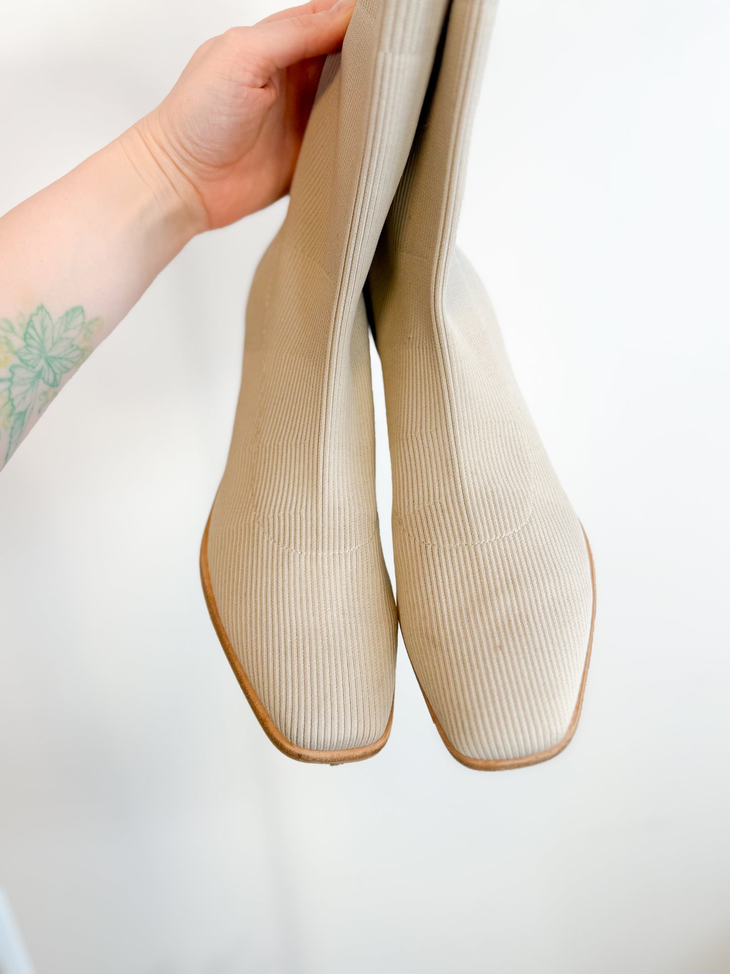 Dolce Vita Alaya Glove Bootie in Sand (Size 9.5)