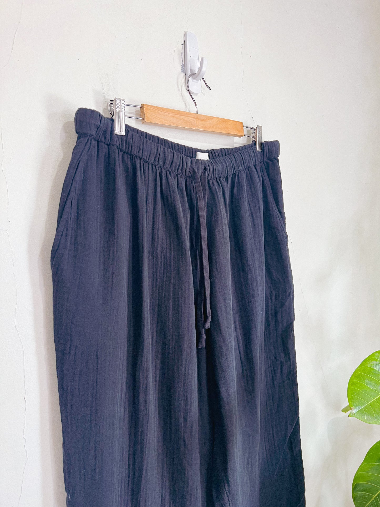 Wilfred Free Lightweight Cotton Pants in Black (Size XL)