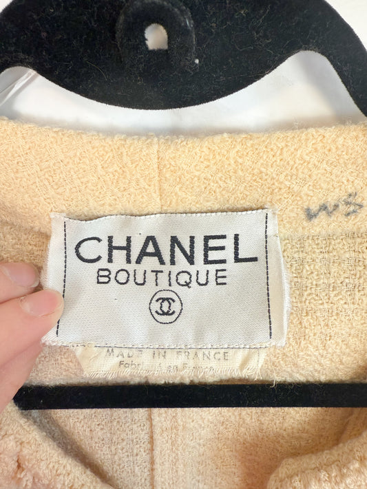 VINTAGE CHANEL BOUTIQUE Cream Boucle Tweed Wool Skirt Suit Ensemble (Size S)