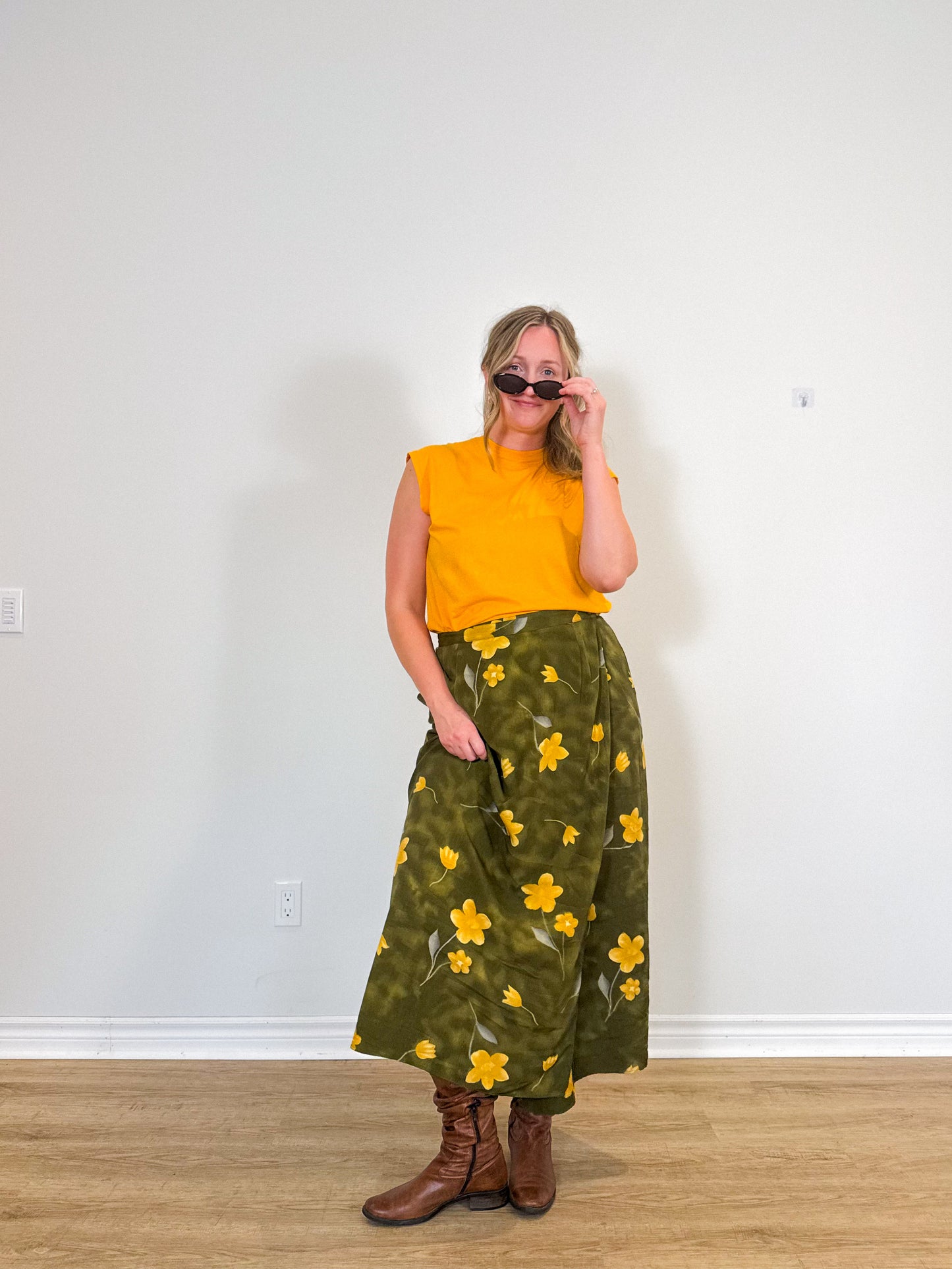 Vintage Floral Skirt in Green / Mustard (Size L/XL)