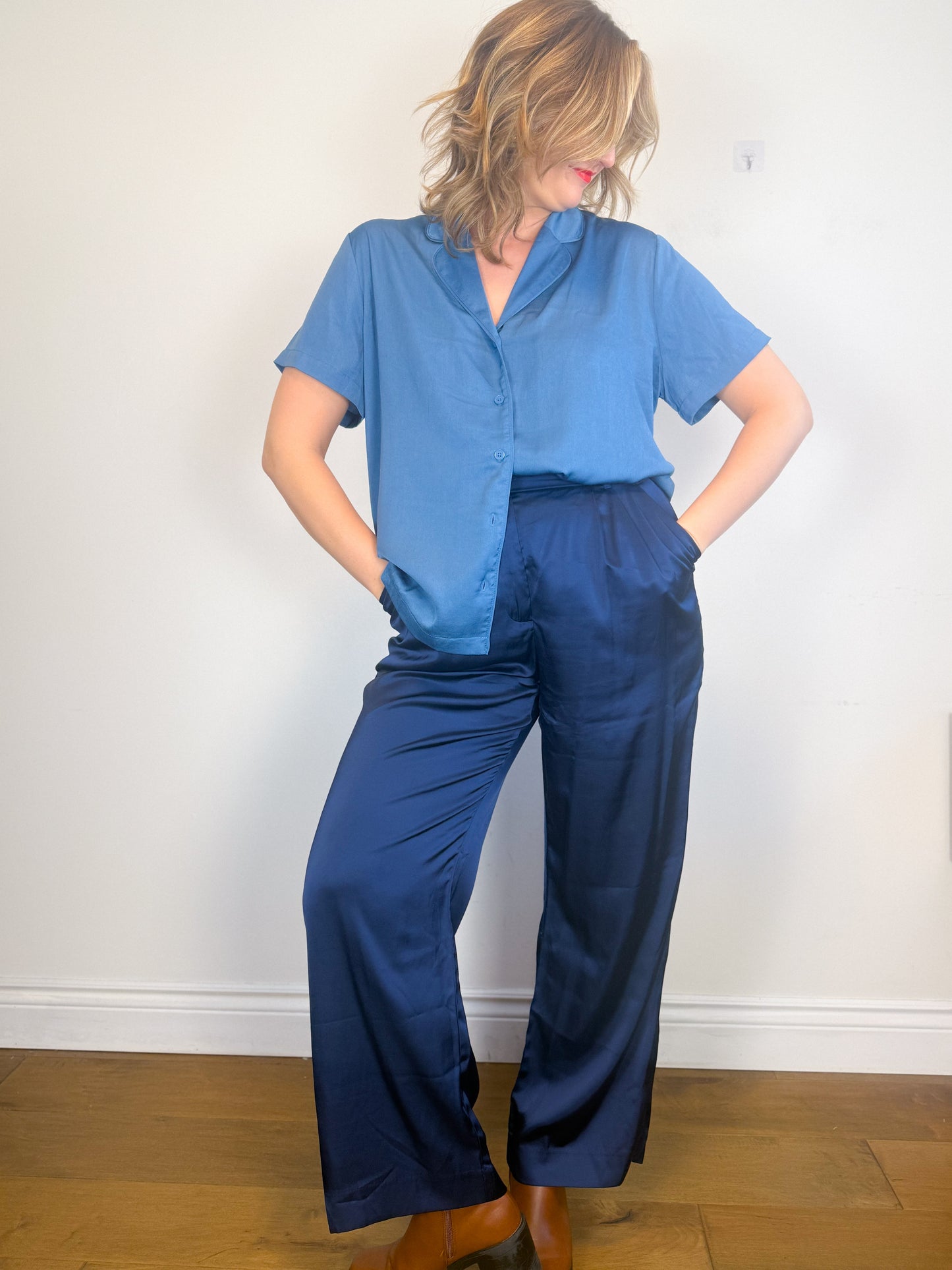 Abercrombie Satin Wide Leg Trousers in Navy (Size 31)
